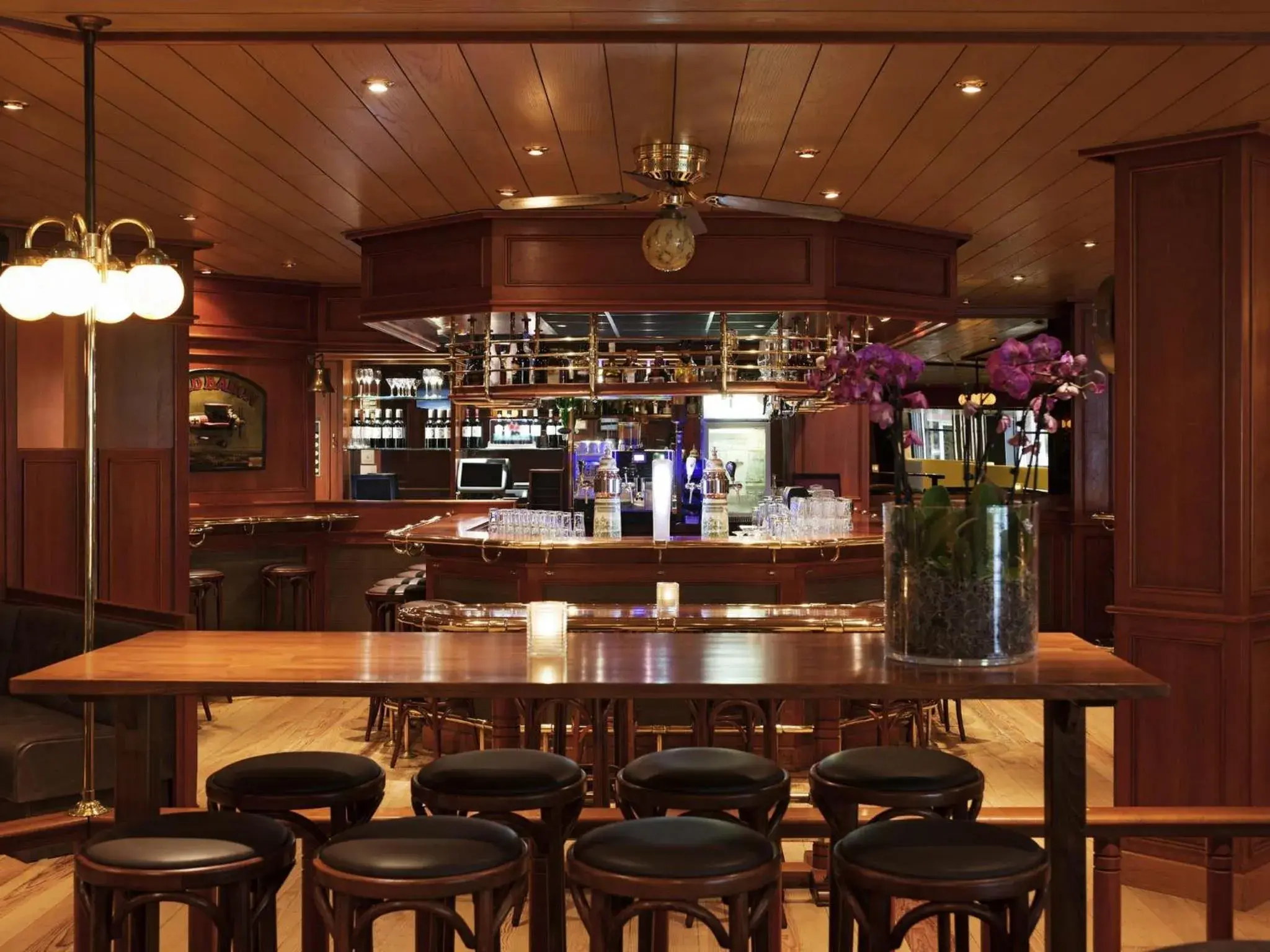 Lounge or bar in Ibis Schiphol Amsterdam Airport Lounge or bar in Ibis Schiphol Amsterdam Airport