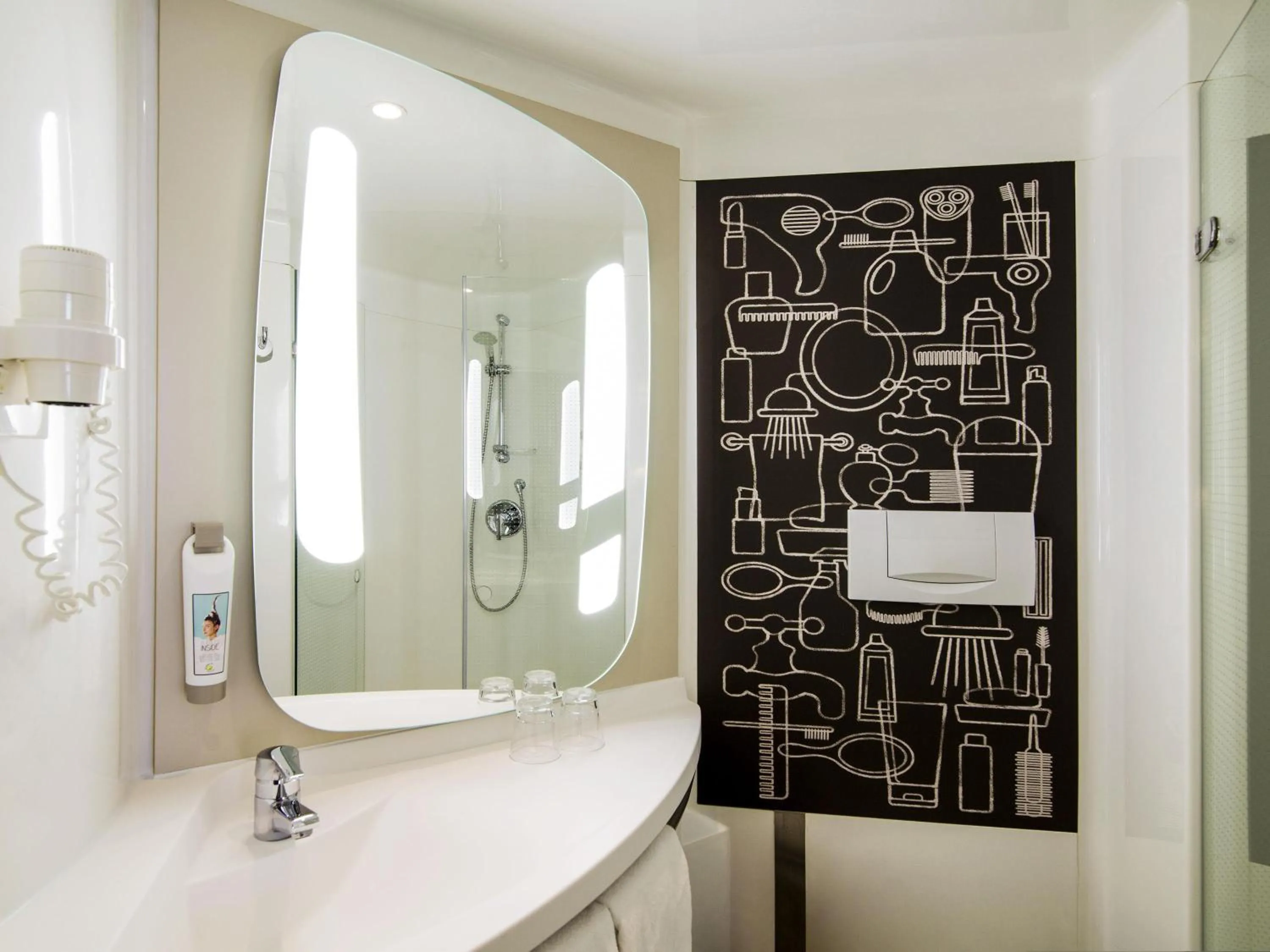 Bedroom in Ibis Schiphol Amsterdam Airport