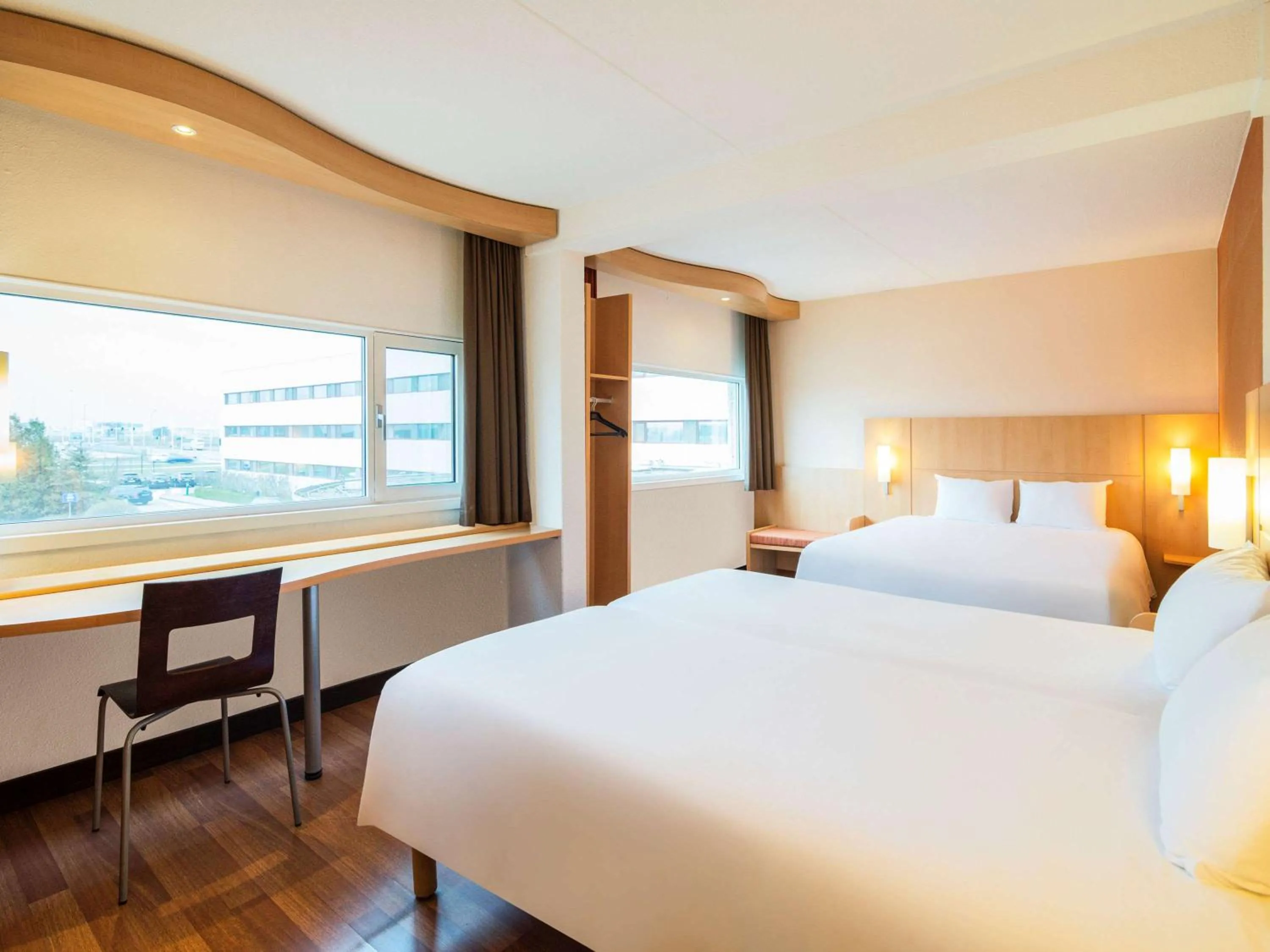 Photo of the whole room, Bed in Ibis Schiphol Amsterdam Airport