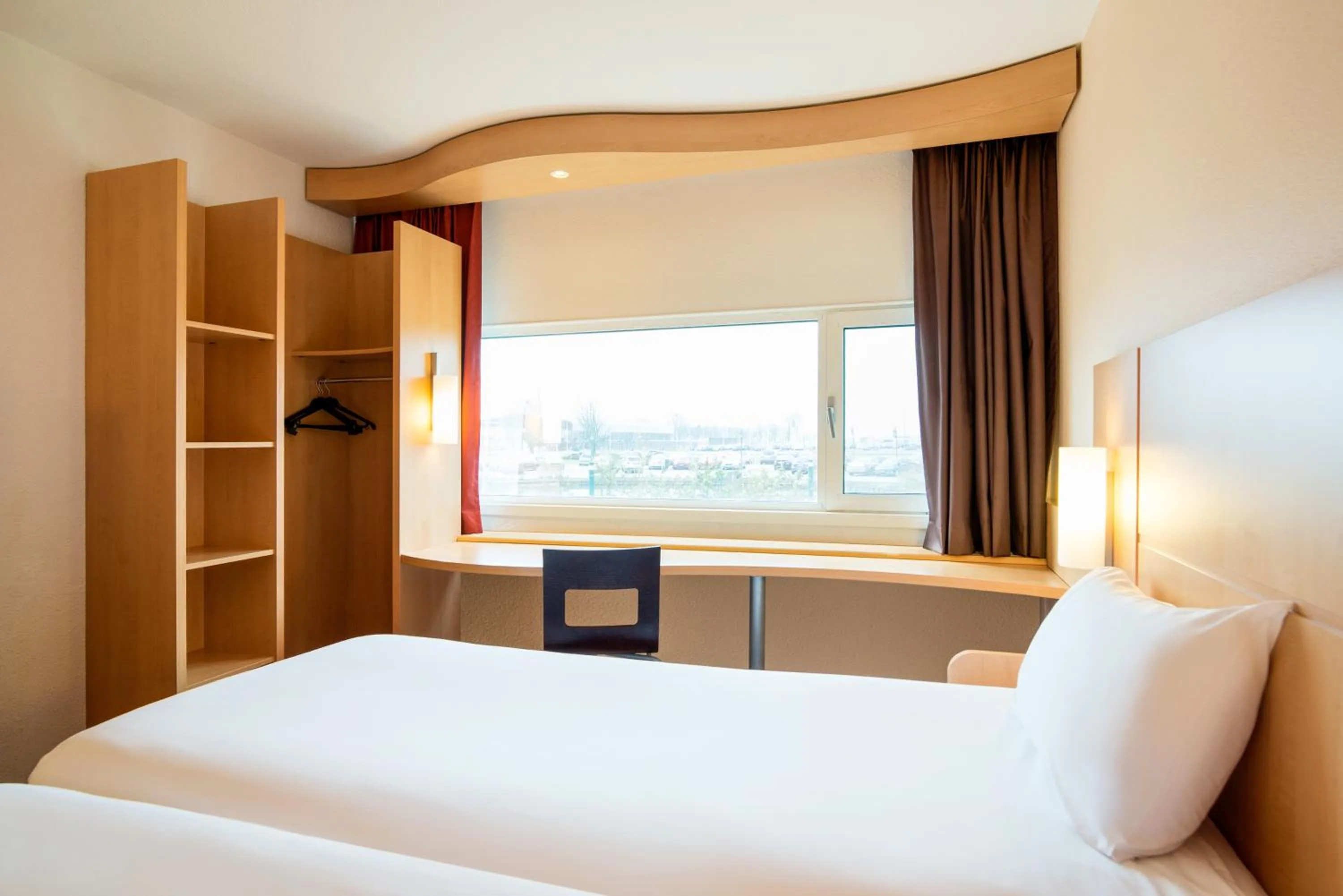 Bed in Ibis Schiphol Amsterdam Airport