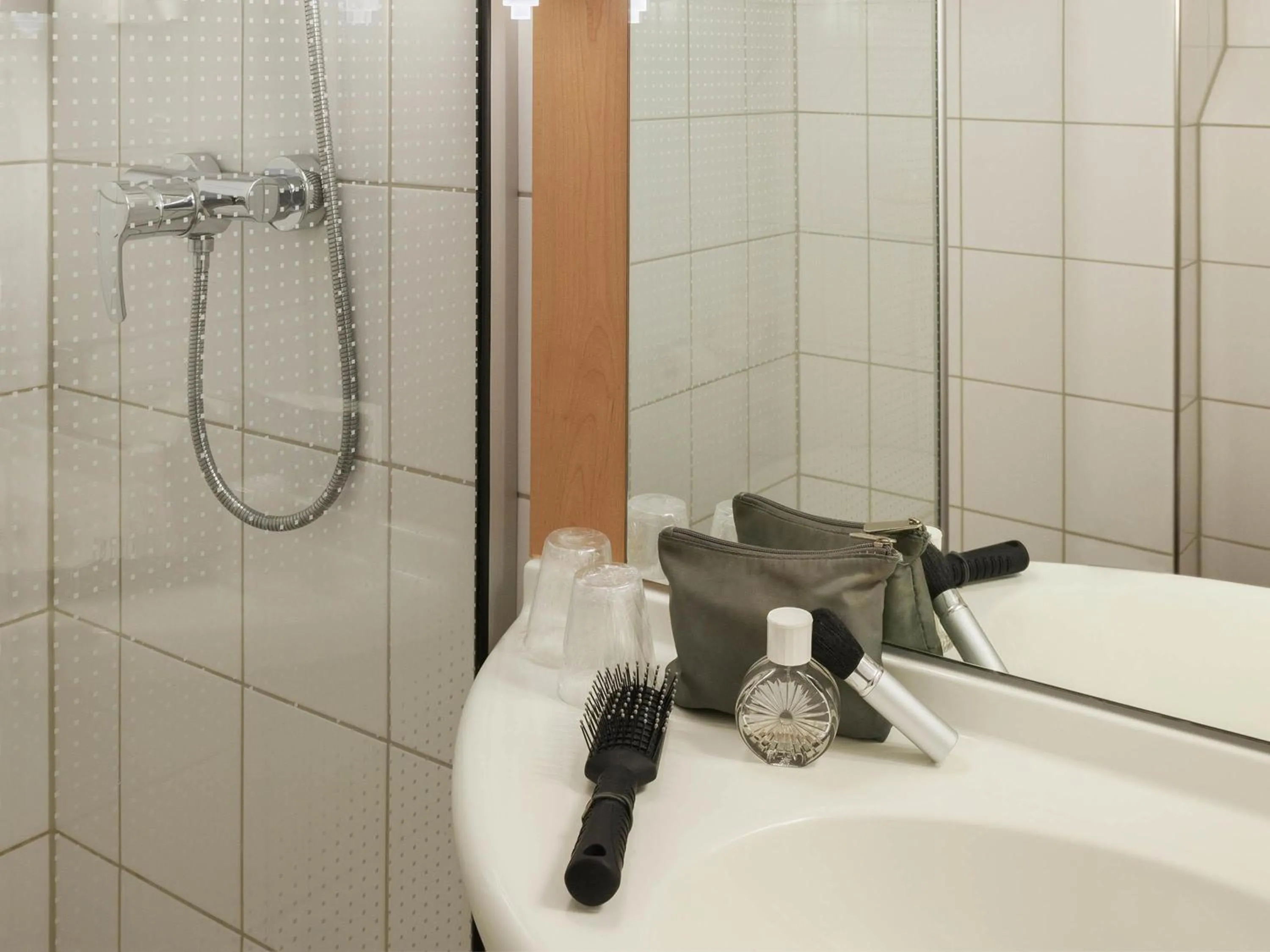 Bedroom in Ibis Schiphol Amsterdam Airport