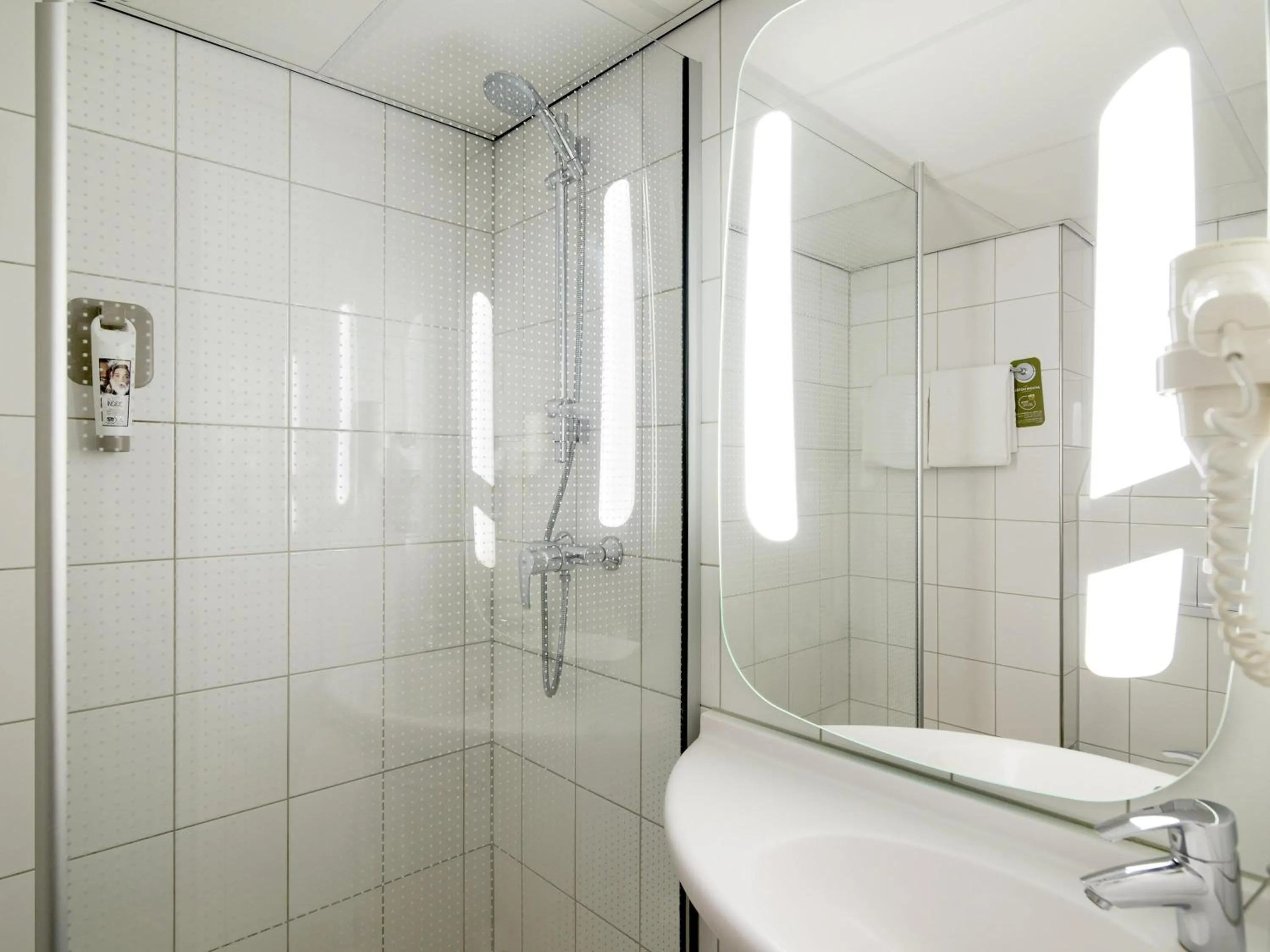 Bedroom in Ibis Schiphol Amsterdam Airport