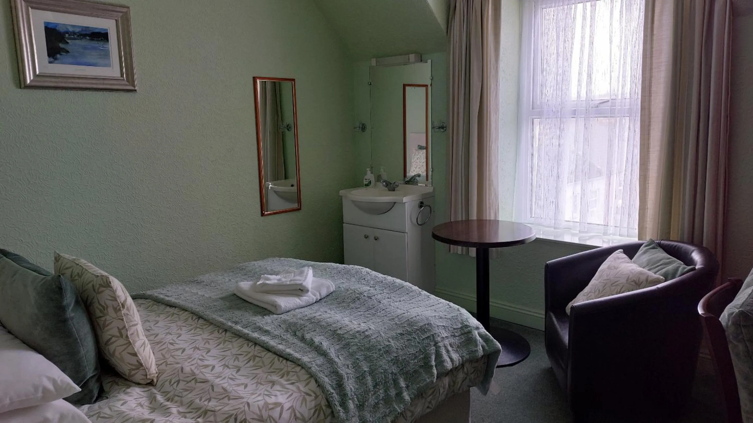 Bedroom, Bed in Southcliff Guest House