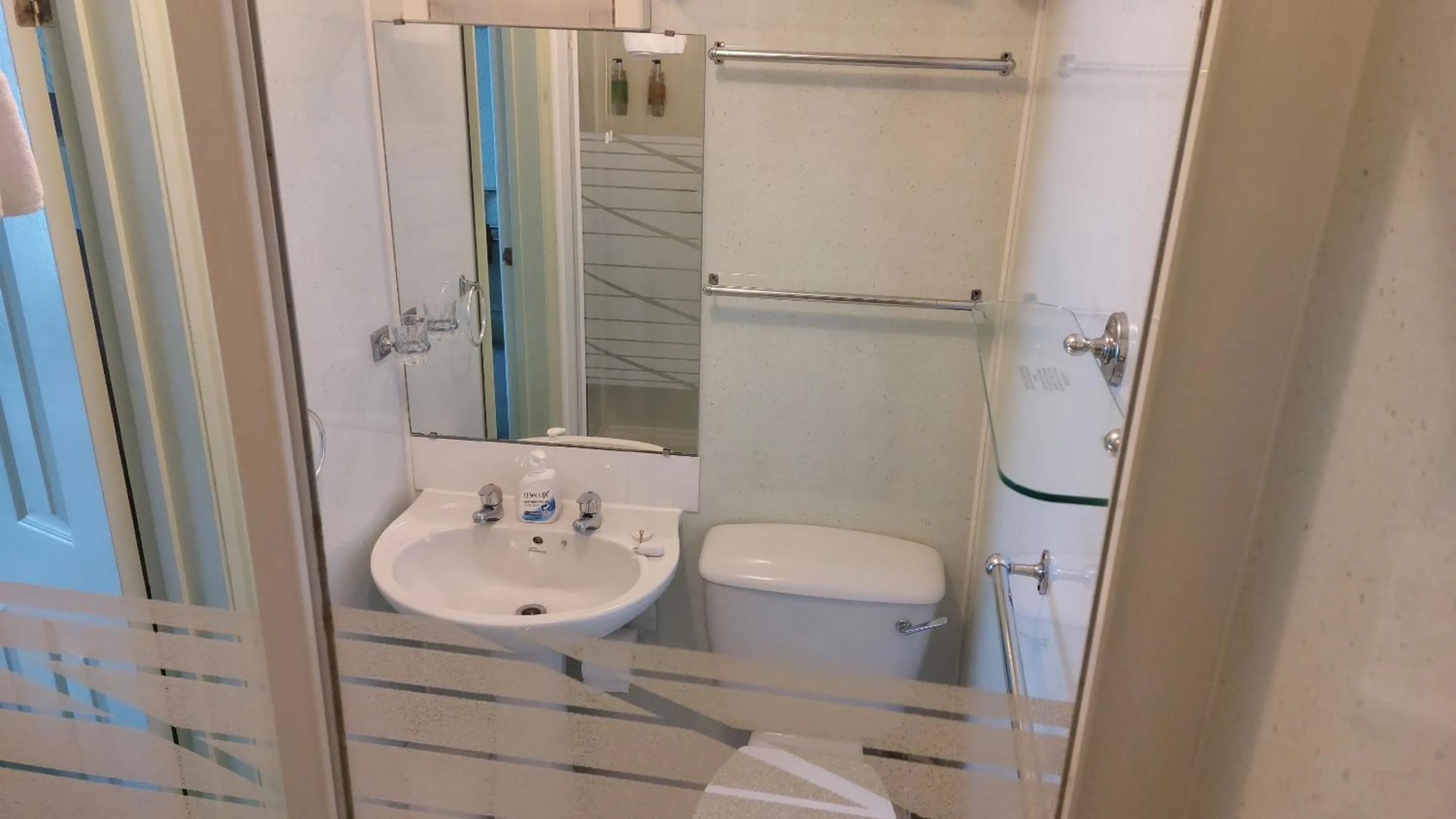 Bathroom in Southcliff Guest House