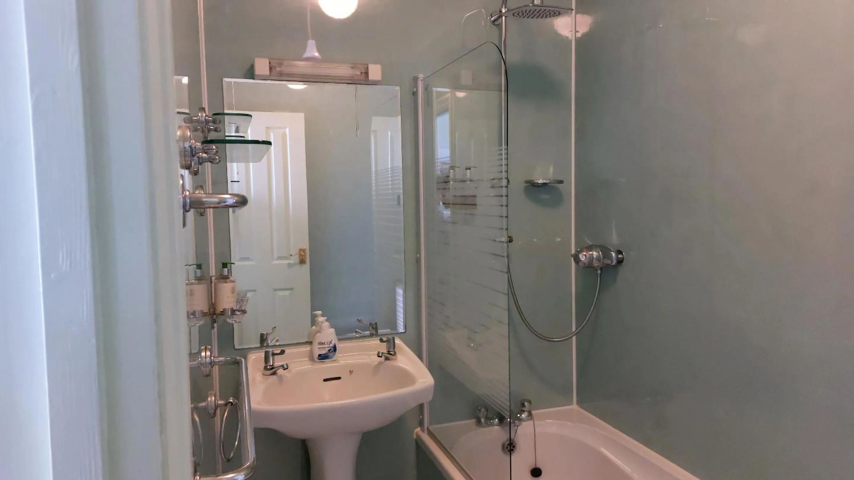 Bathroom in Southcliff Guest House