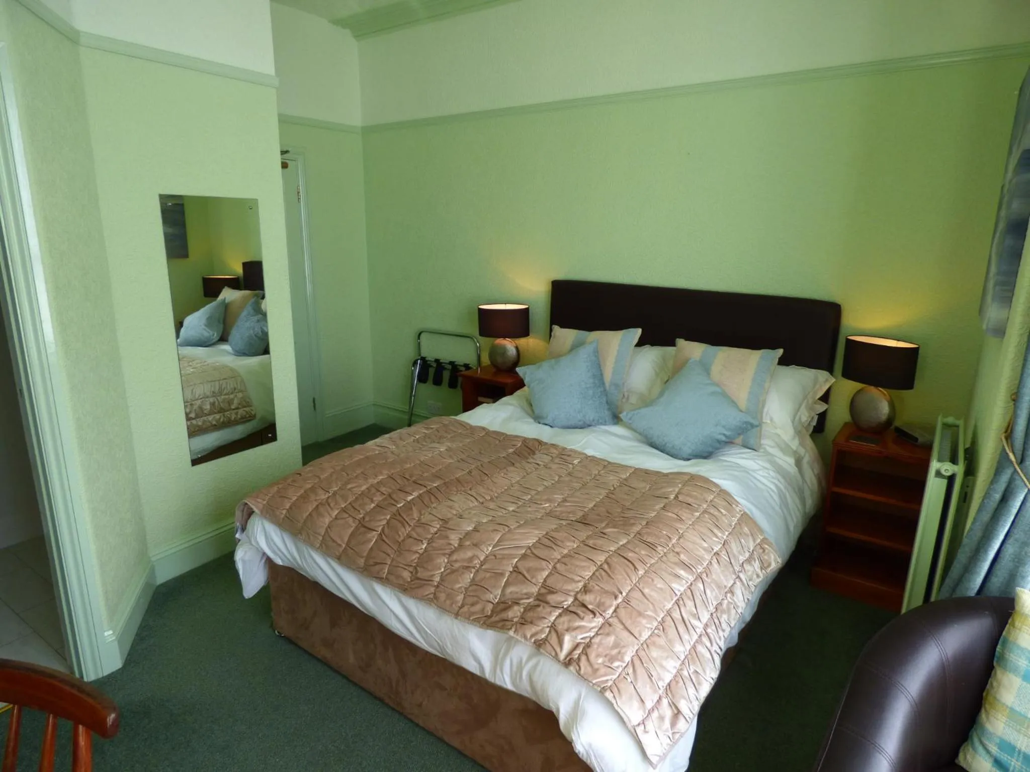 Bedroom, Bed in Southcliff Guest House
