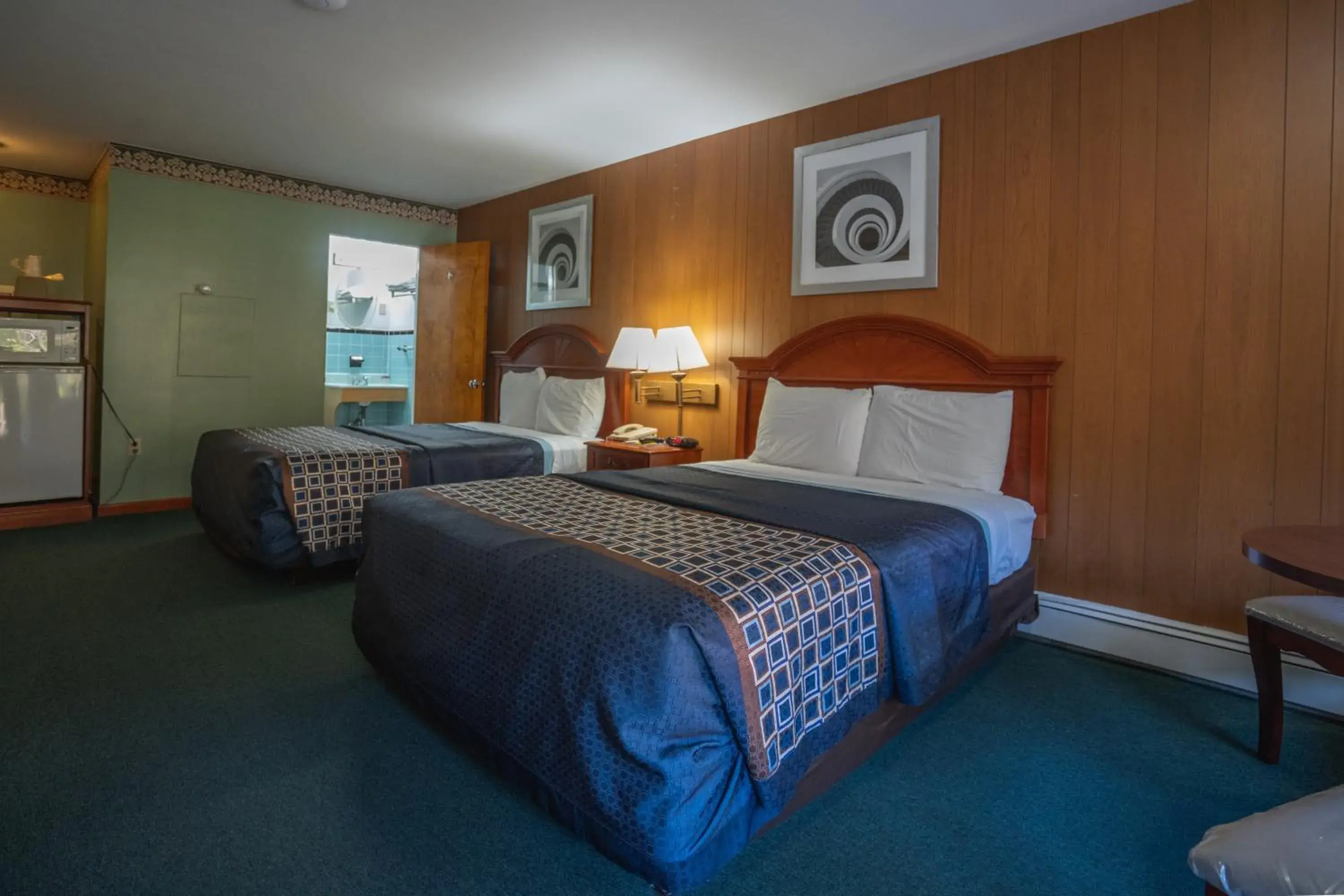 Deluxe Double Room in Mahoning Inn Deluxe Double Room in Mahoning Inn