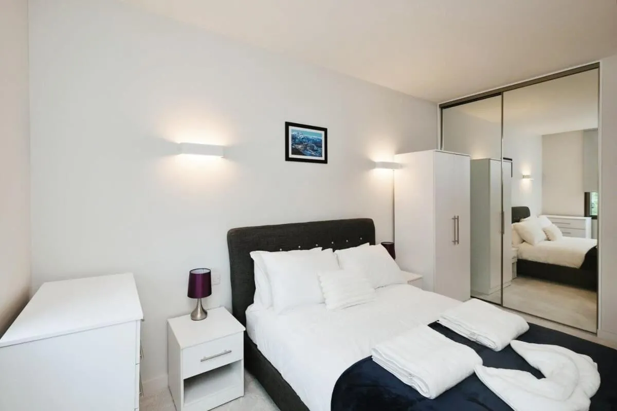 Modern 1 Bed Apt Bracknell- with parking