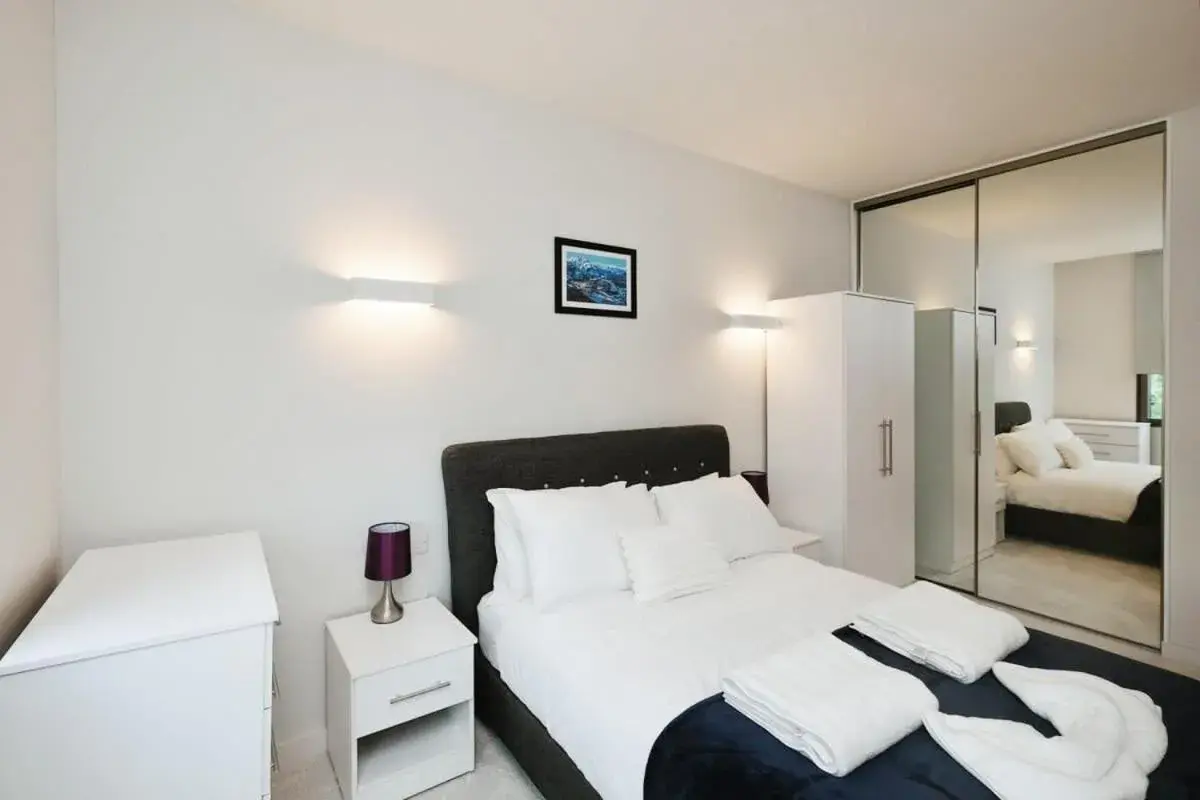 Modern 1 Bed Apt Bracknell- with parking Modern 1 Bed Apt Bracknell- with parking