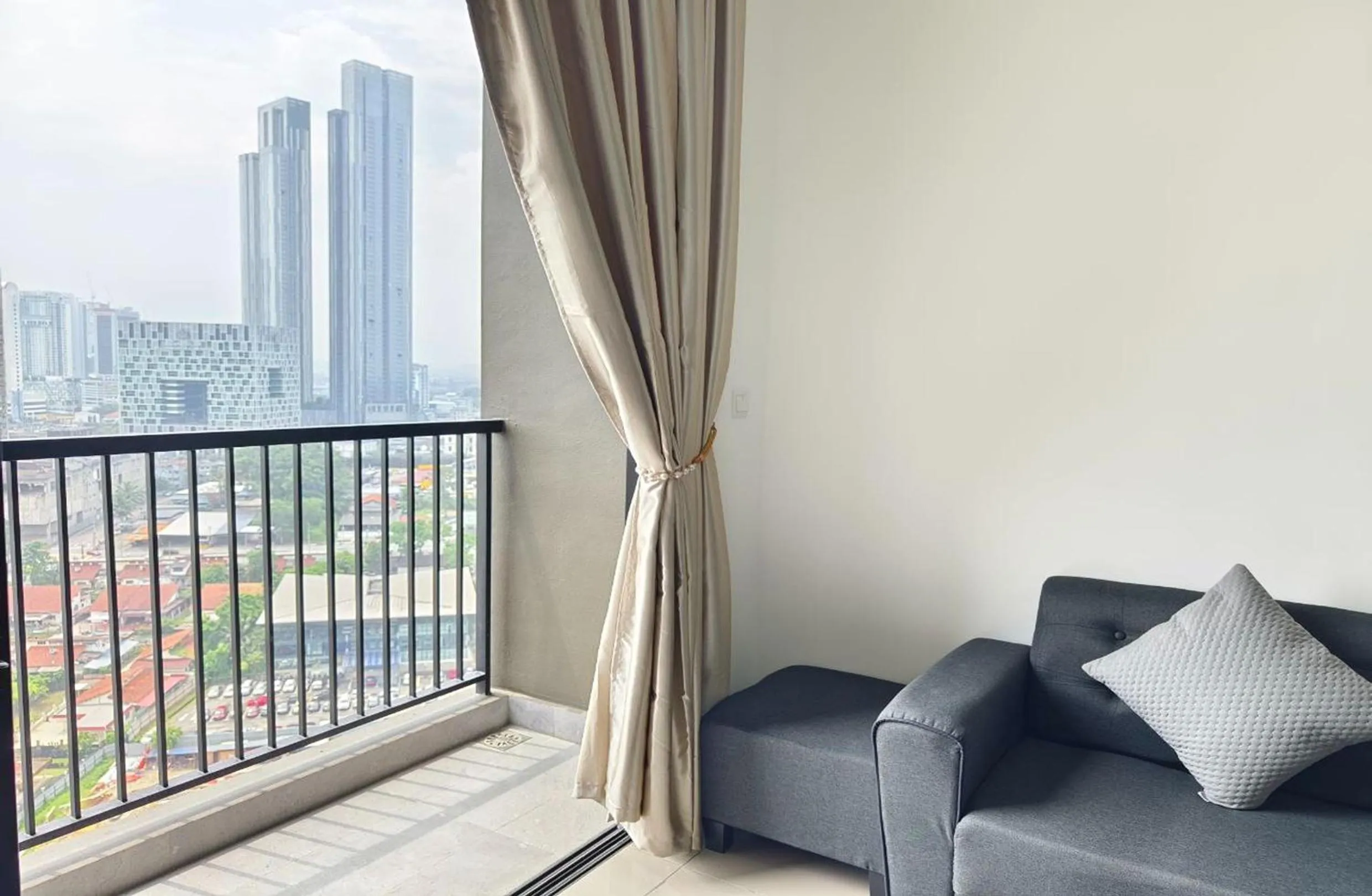 Balcony/Terrace in Twin Tower Johor Bahru by Glex