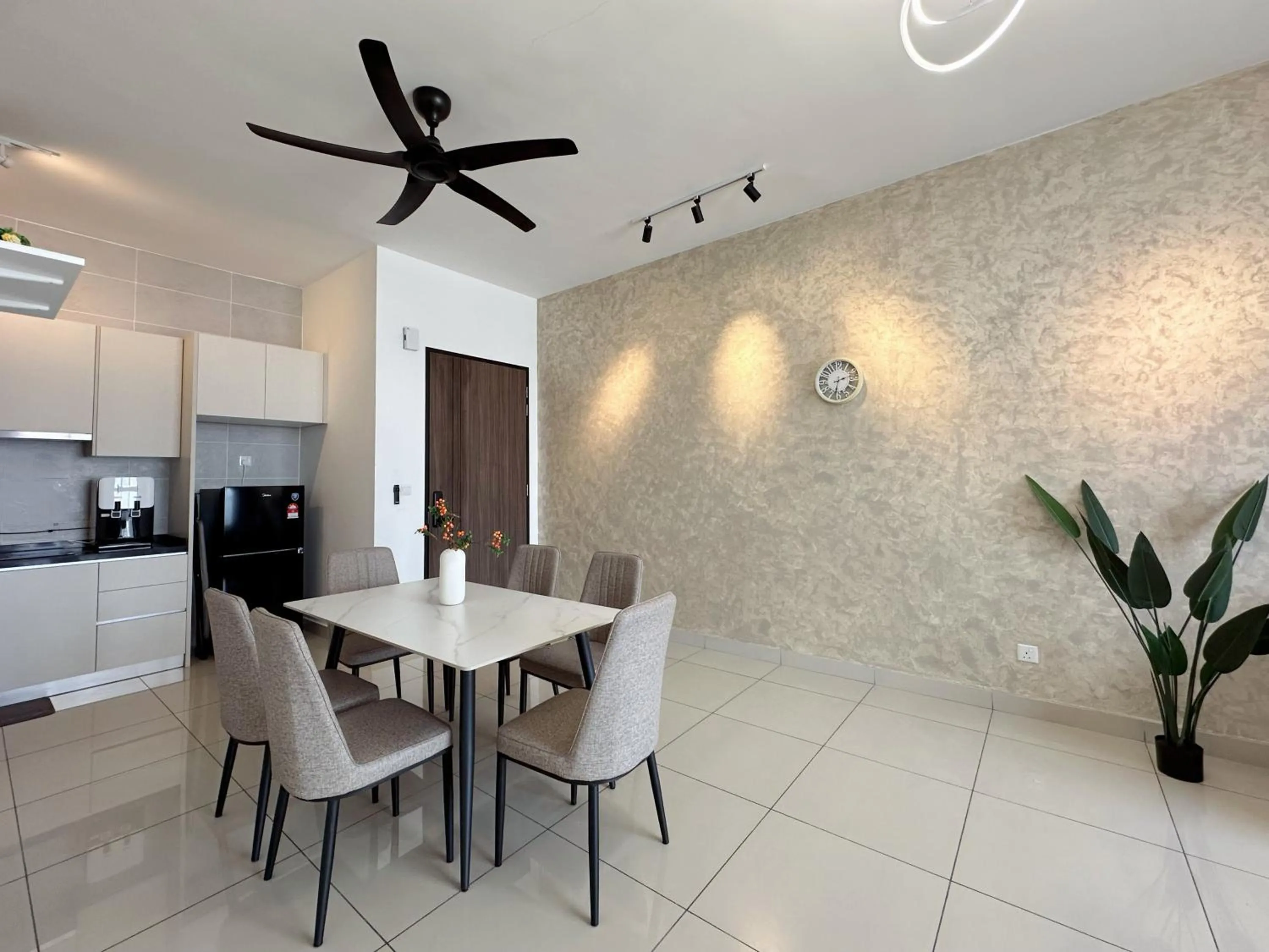 Kitchen or kitchenette in Twin Tower Johor Bahru by Glex