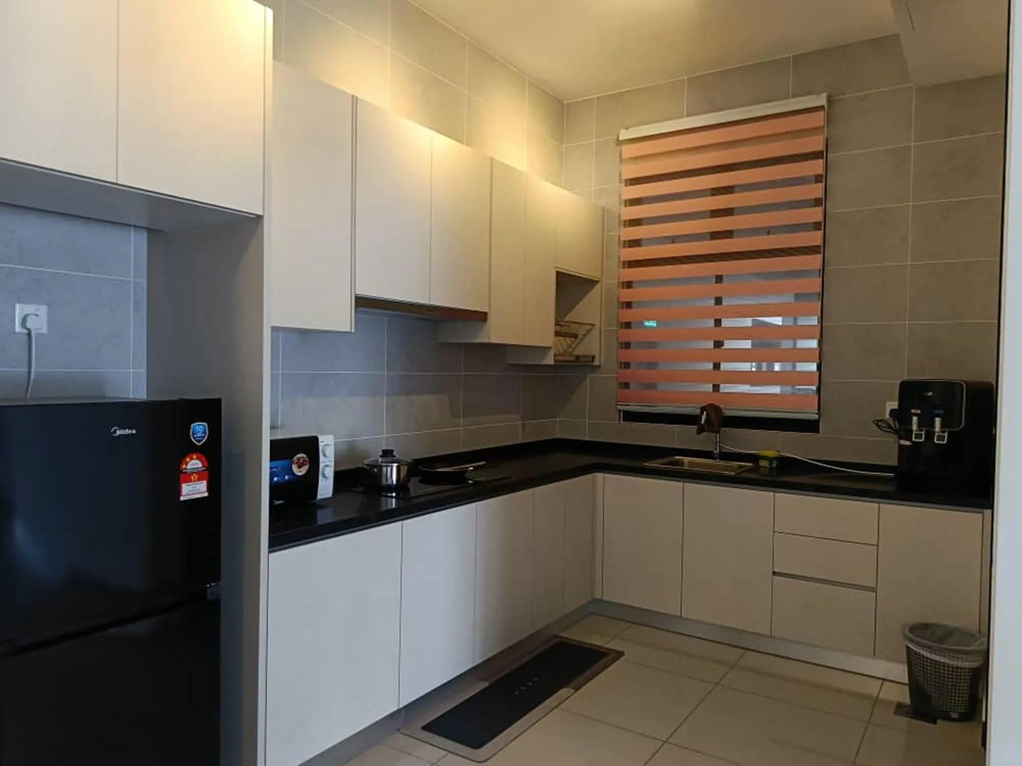 Kitchen or kitchenette in Twin Tower Johor Bahru by Glex