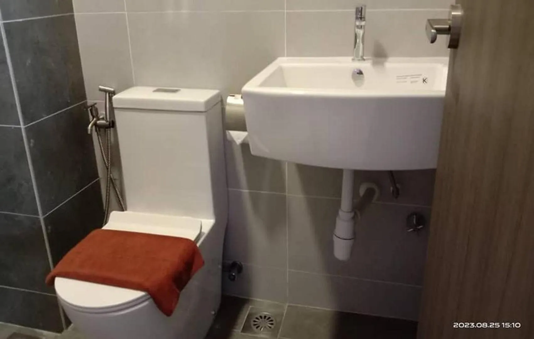 Toilet in Twin Tower Johor Bahru by Glex