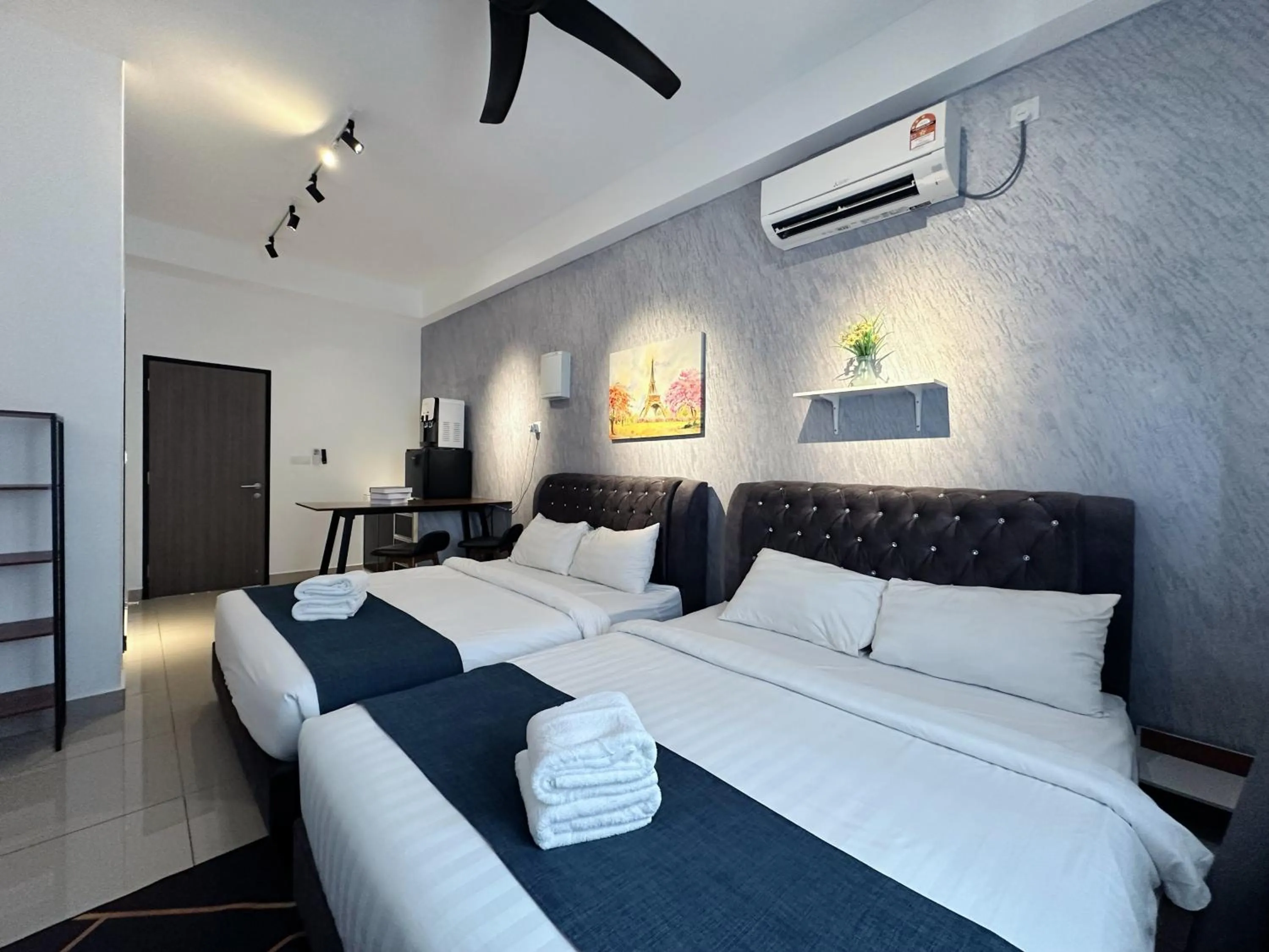 Bed in Twin Tower Johor Bahru by Glex