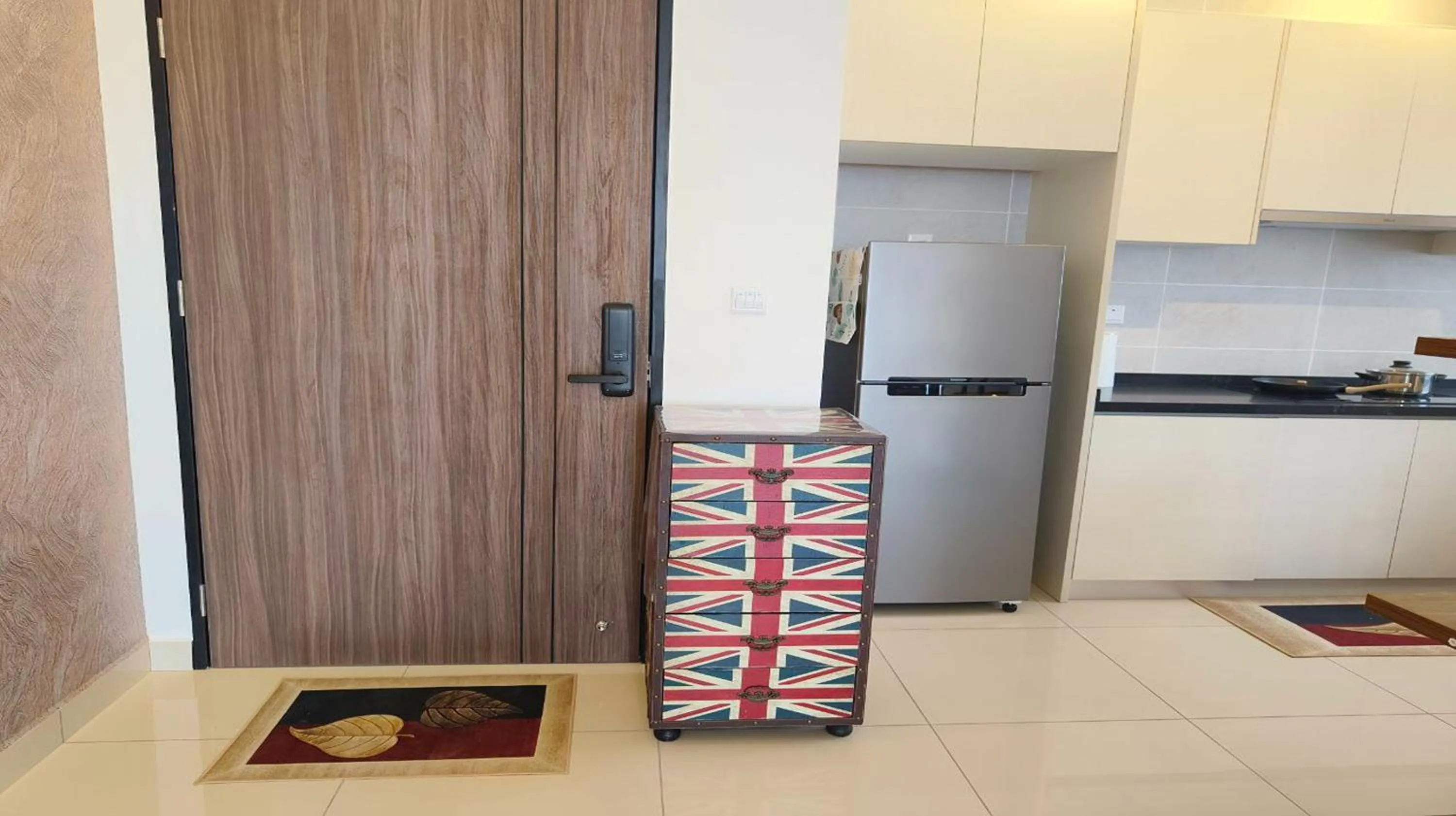 Kitchen or kitchenette in Twin Tower Johor Bahru by Glex