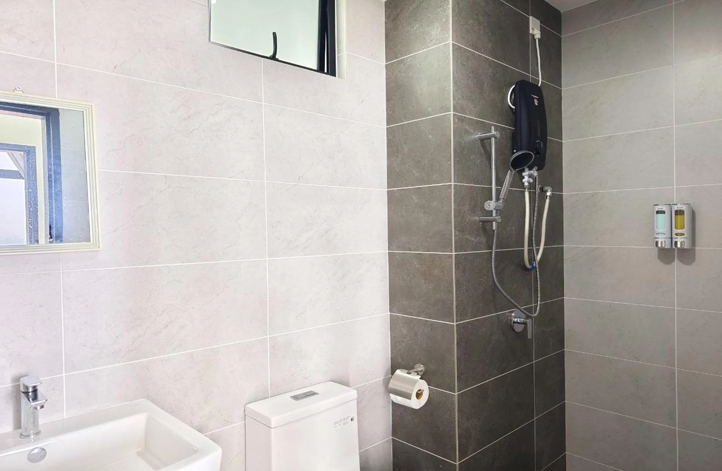 Bathroom in Twin Tower Johor Bahru by Glex