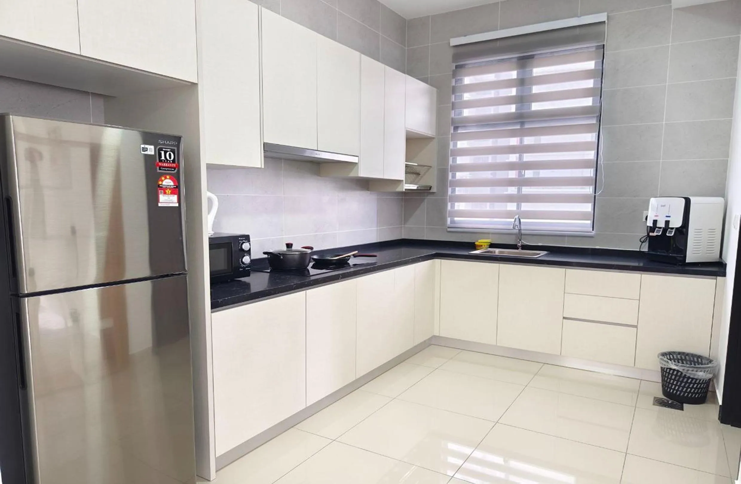 Kitchen or kitchenette in Twin Tower Johor Bahru by Glex