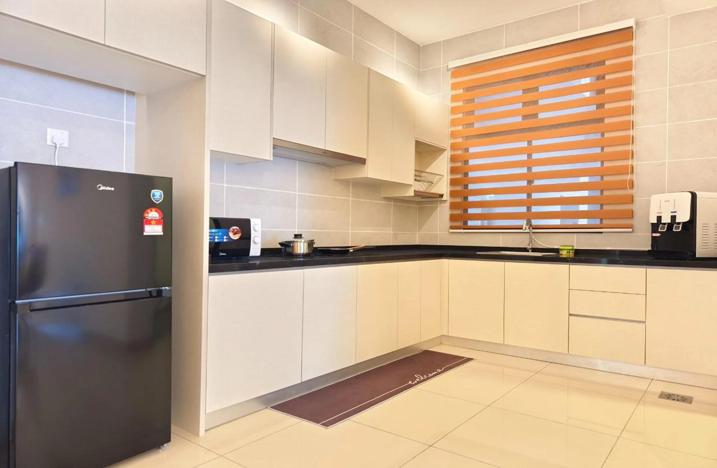 Kitchen or kitchenette in Twin Tower Johor Bahru by Glex