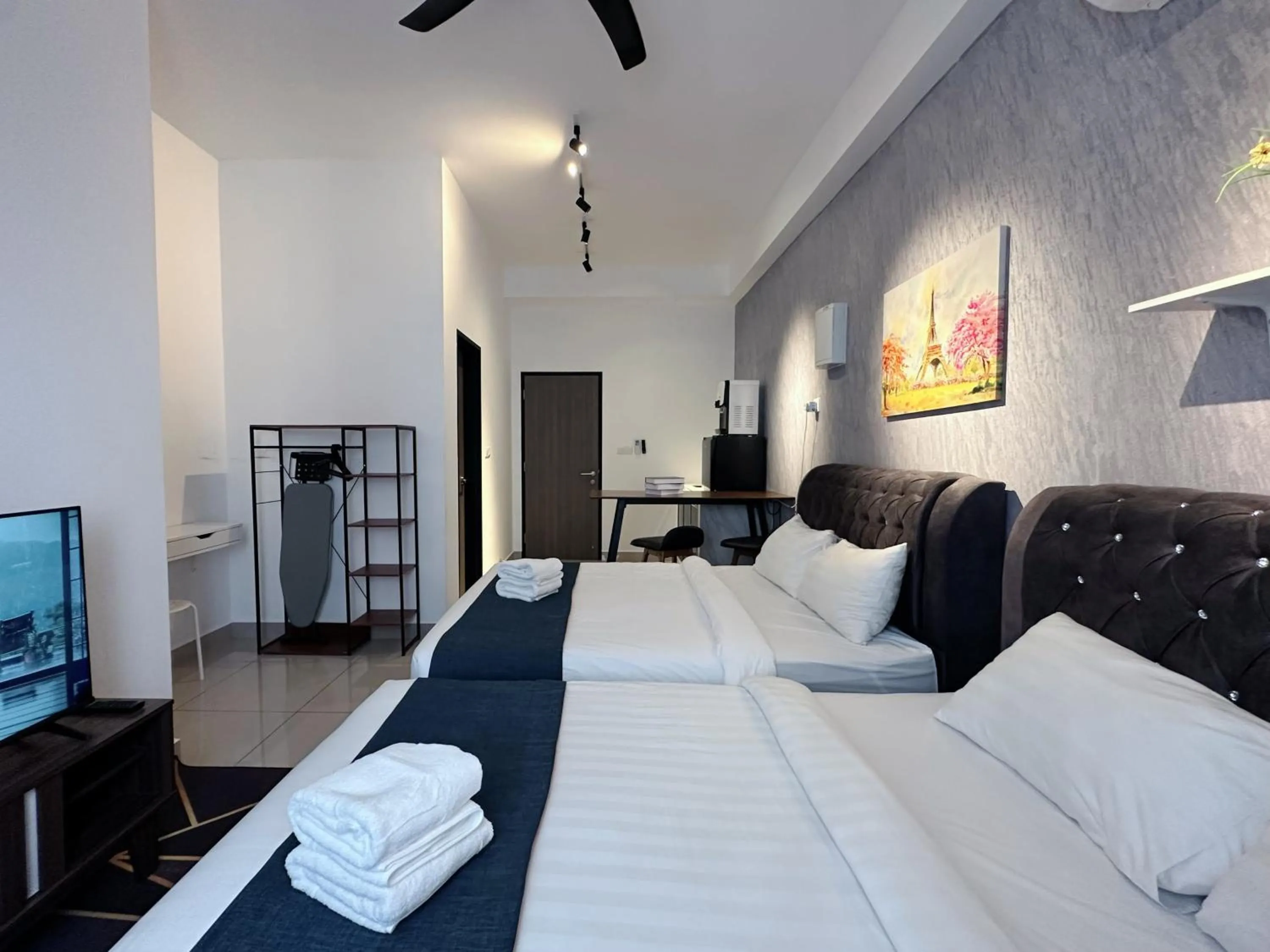 Bed in Twin Tower Johor Bahru by Glex