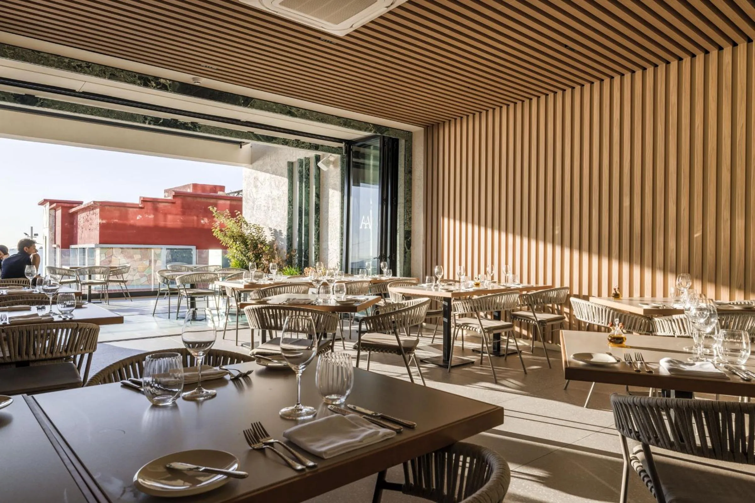 Restaurant/places to eat in Deep Blu Boutique Hotel