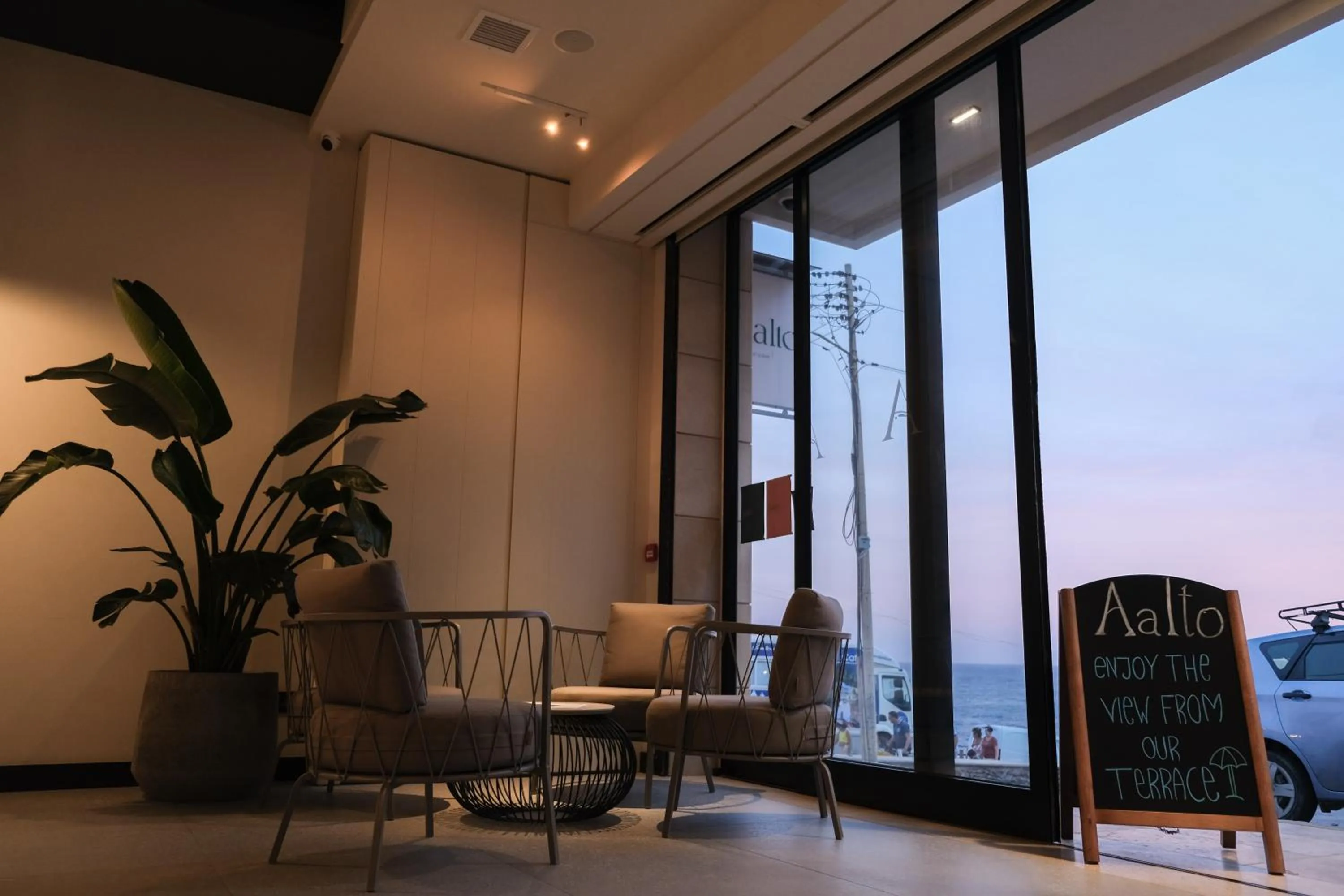 Restaurant/places to eat in Deep Blu Boutique Hotel