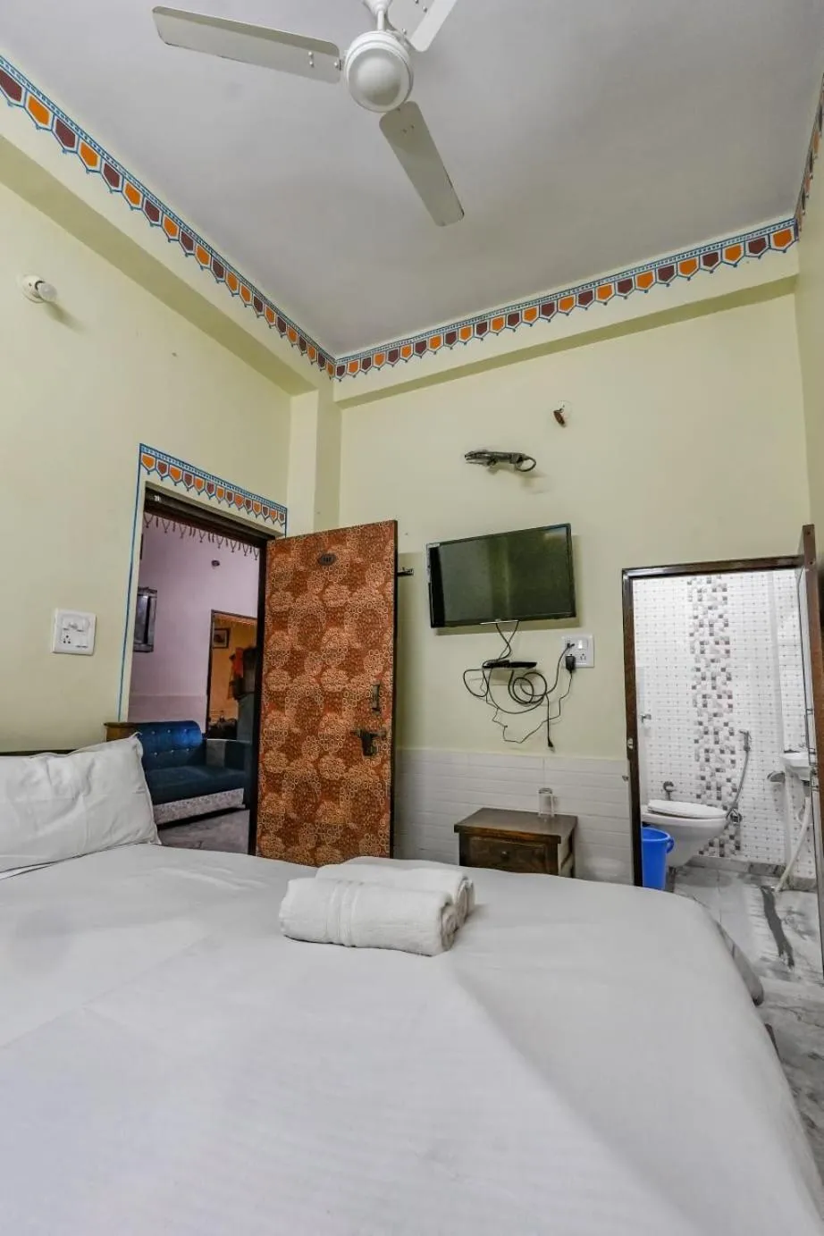 Bed in Hotel Bawarri Haveli