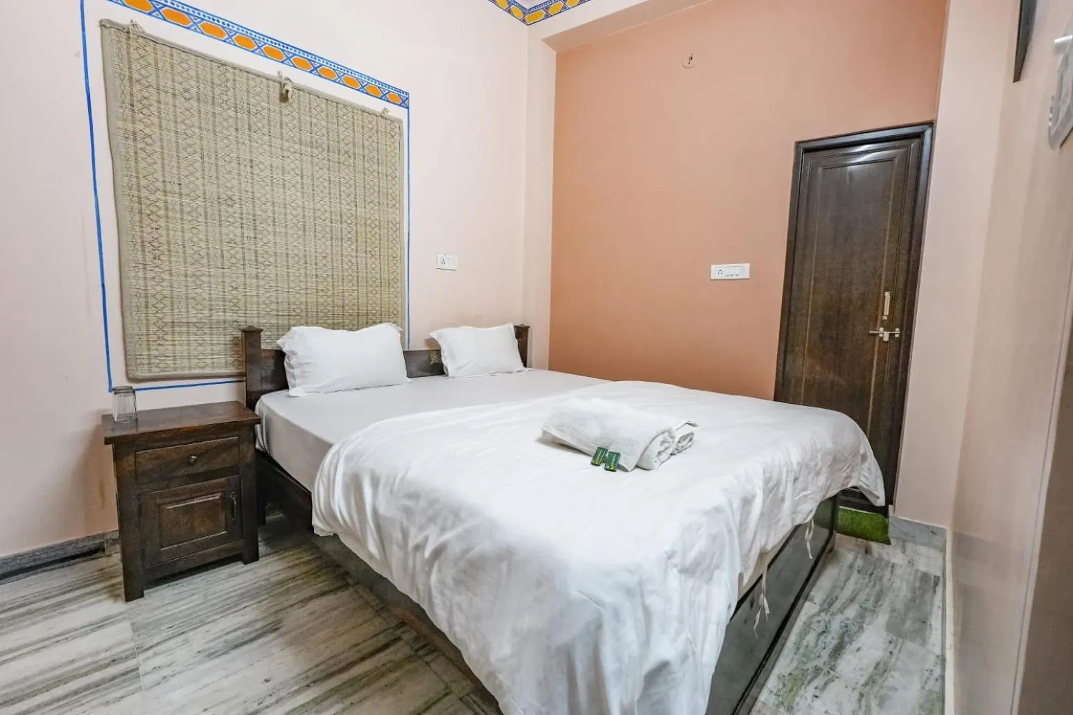 Bed in Hotel Bawarri Haveli