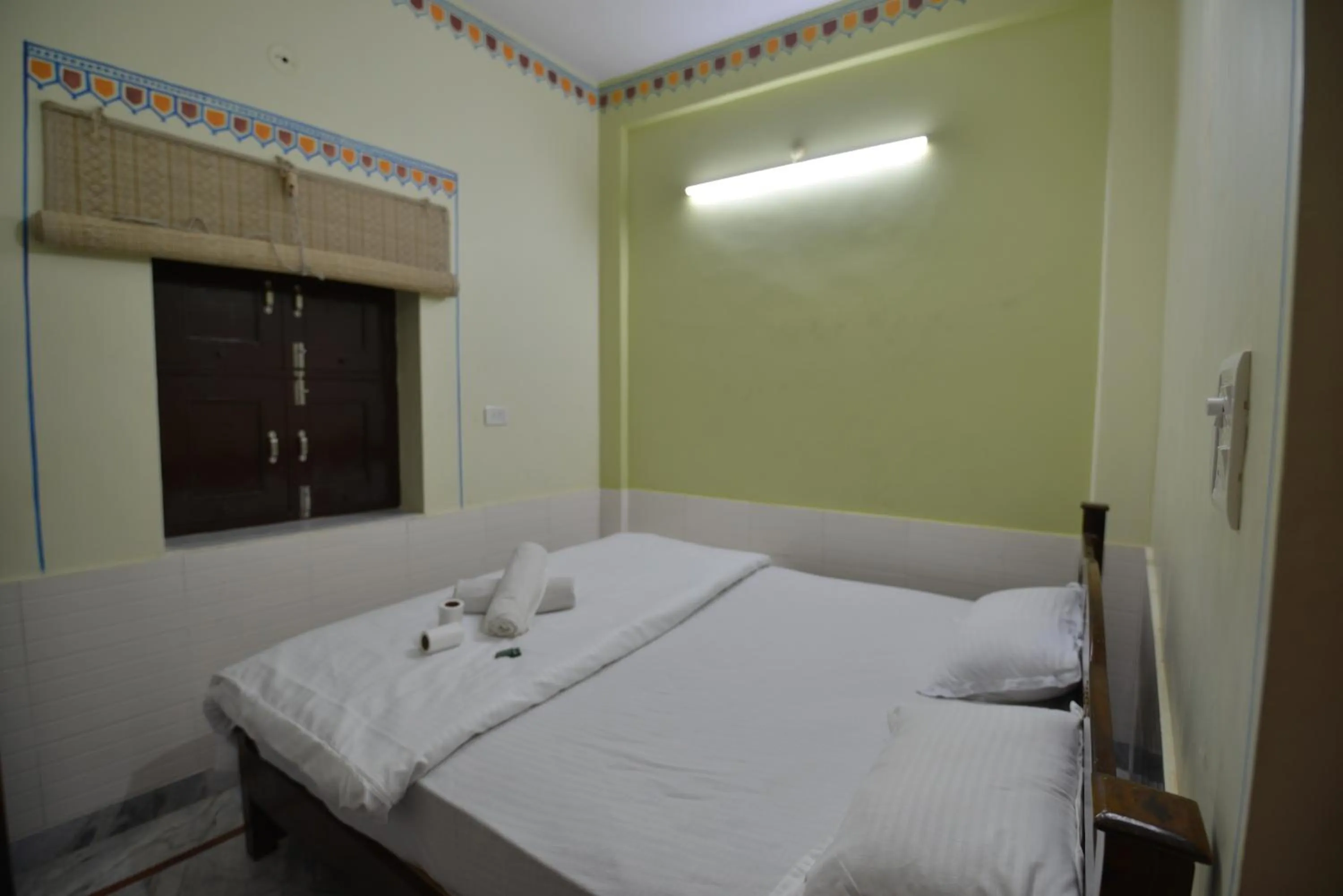 Bed in Hotel Bawarri Haveli