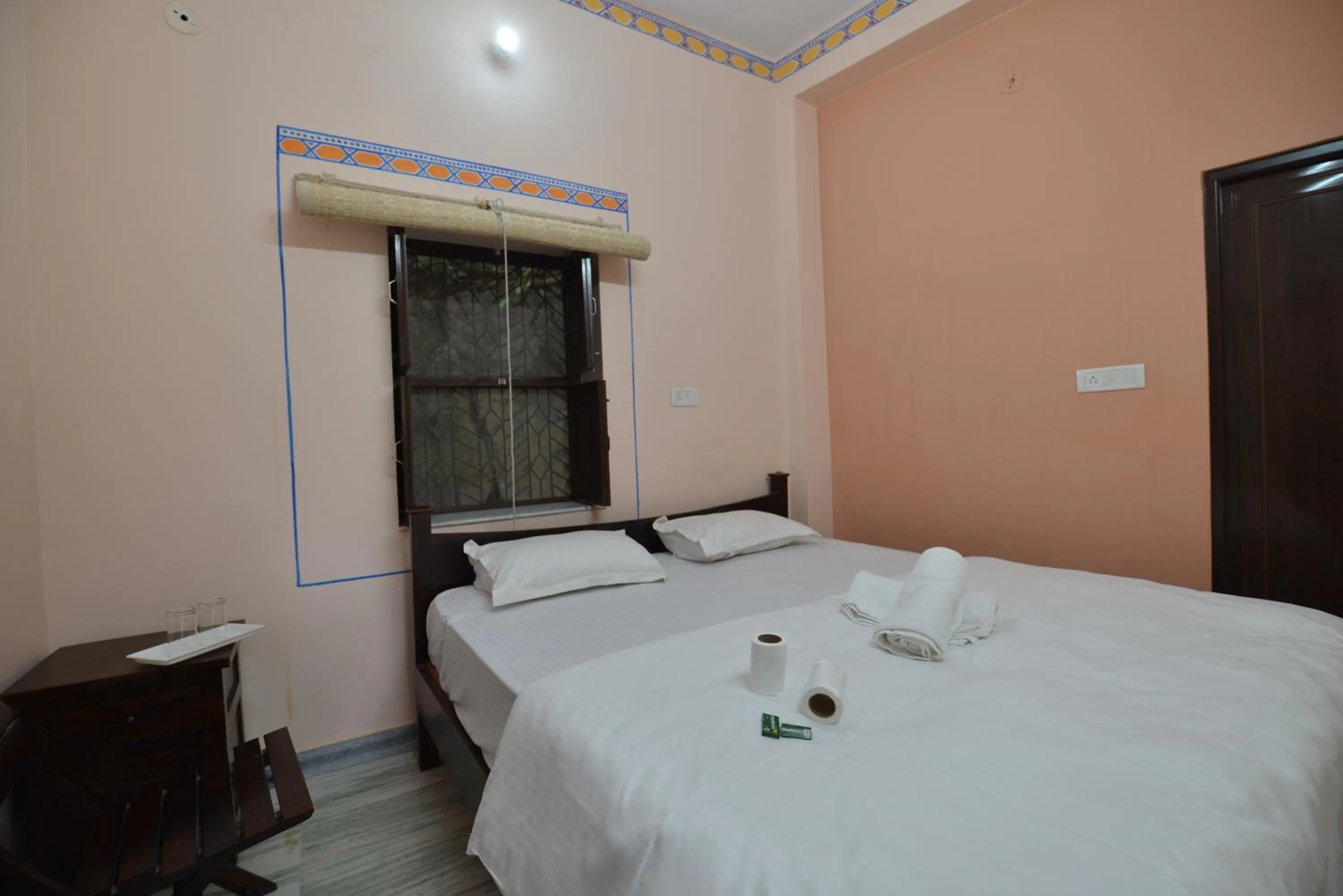 Bed in Hotel Bawarri Haveli