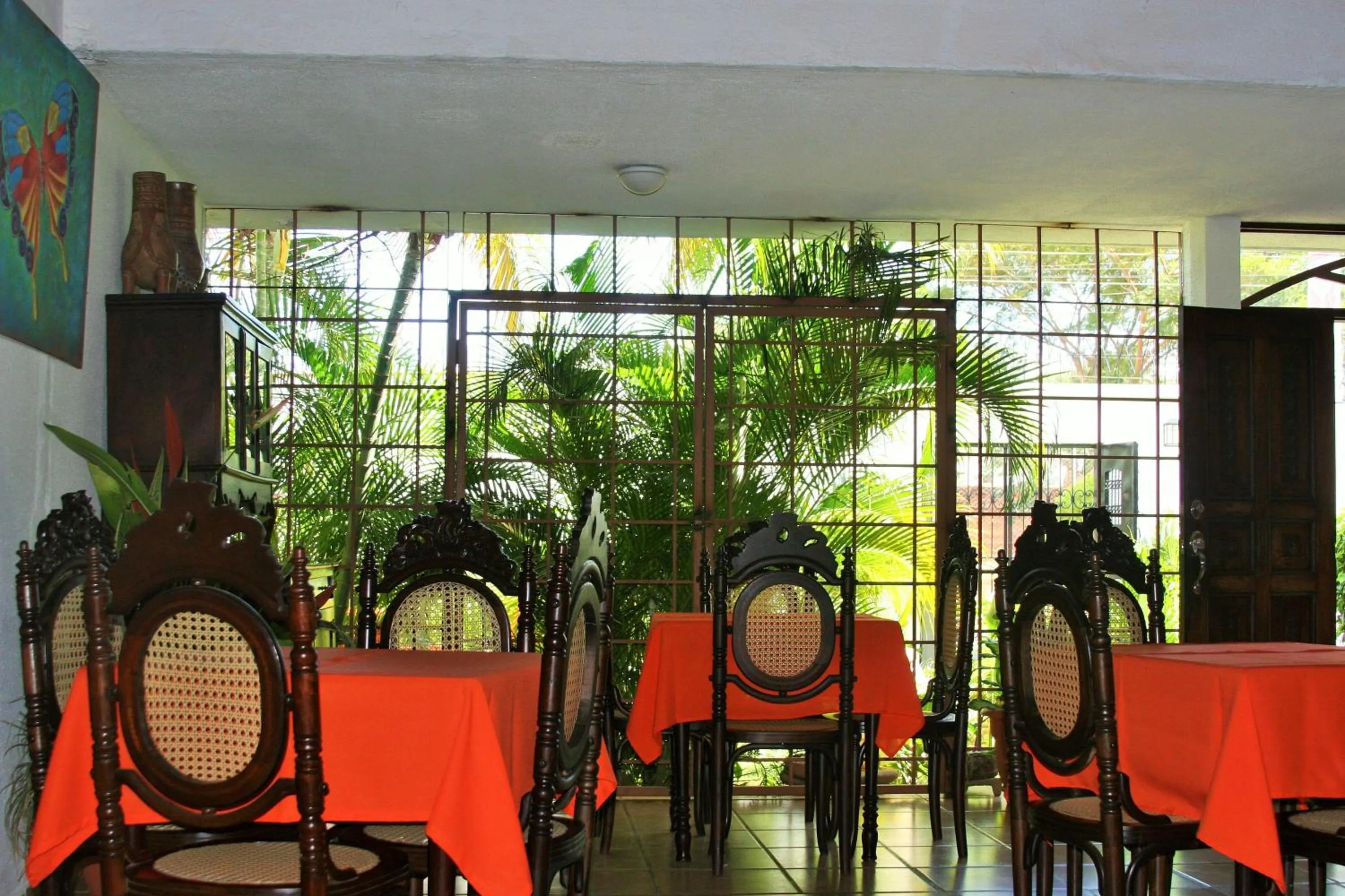 Restaurant/places to eat in La Posada del Arcangel