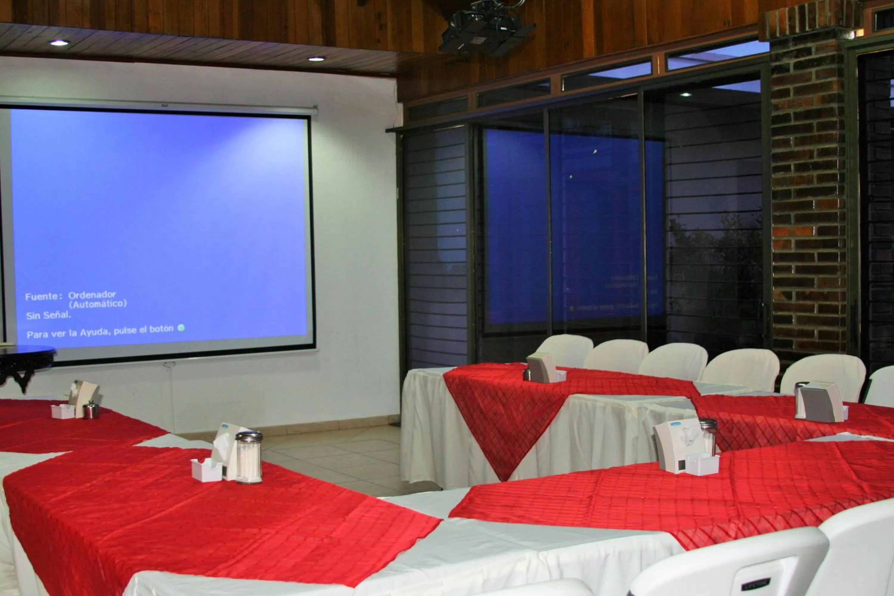 Business facilities in La Posada del Arcangel