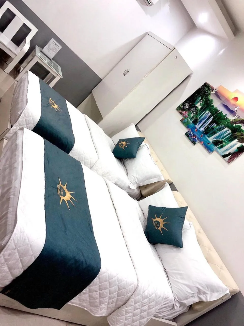 Photo of the whole room, Bed in Holiday Hotel 2