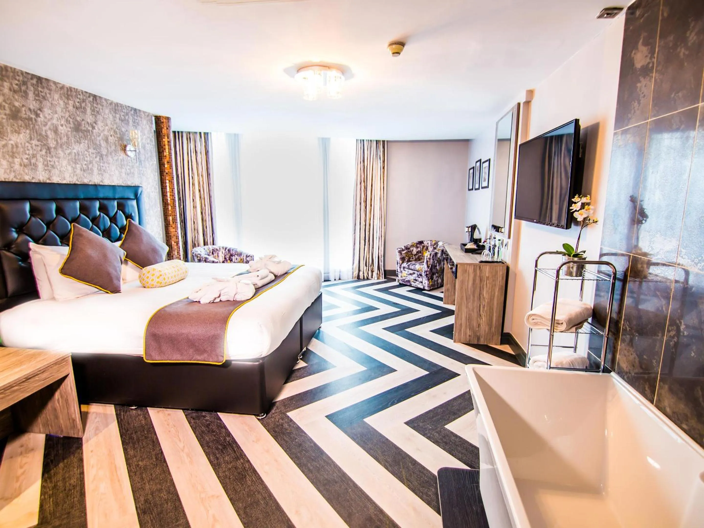 Bedroom, Bed in The Grand Hotel