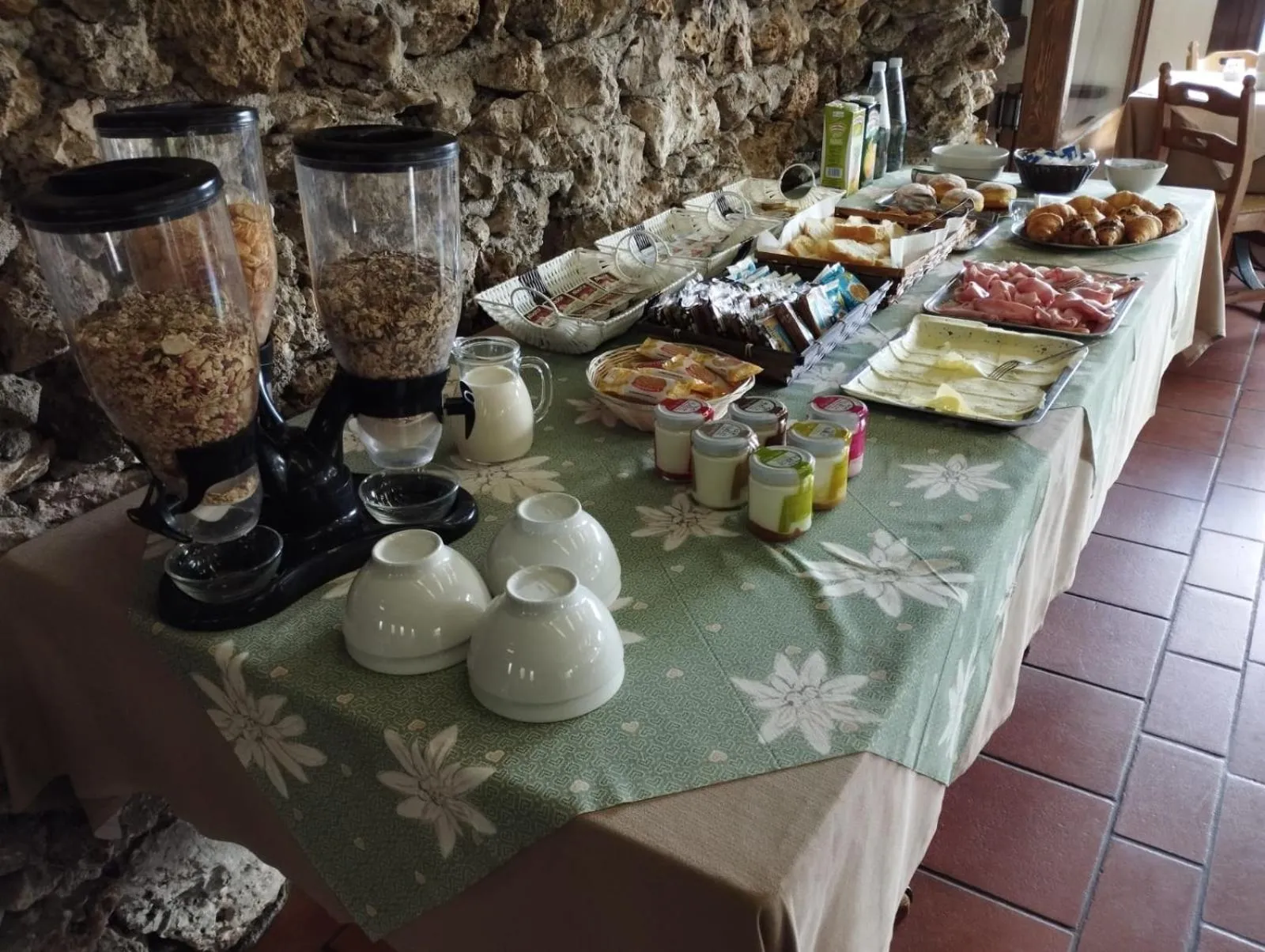 Buffet breakfast in Hotel Ristorante La Baitina