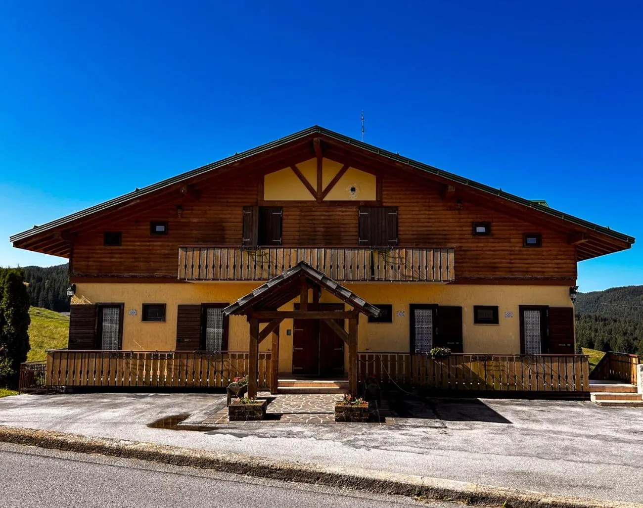 Property building in Hotel Ristorante La Baitina