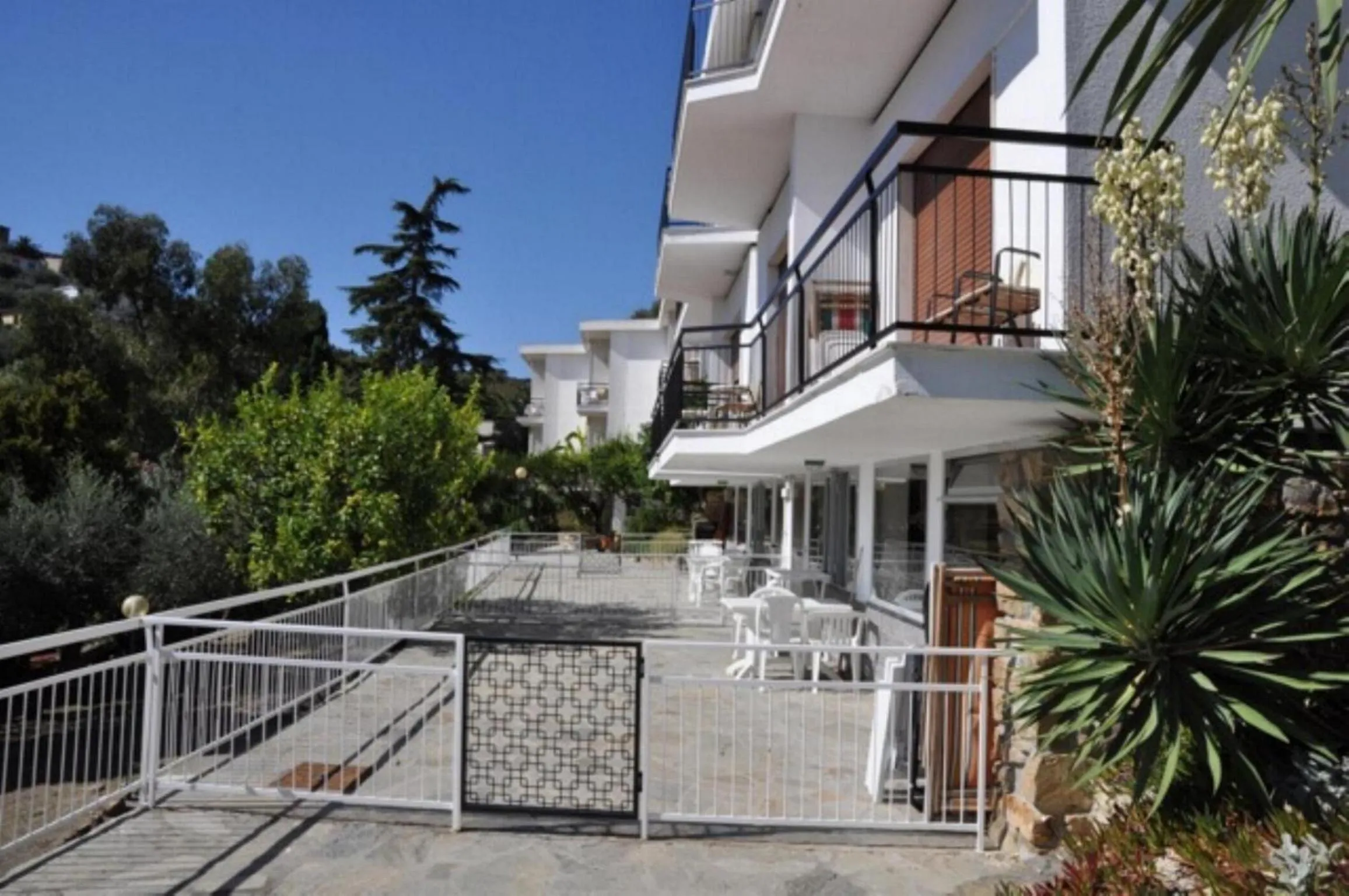 Facade/entrance in Residence La Carruba