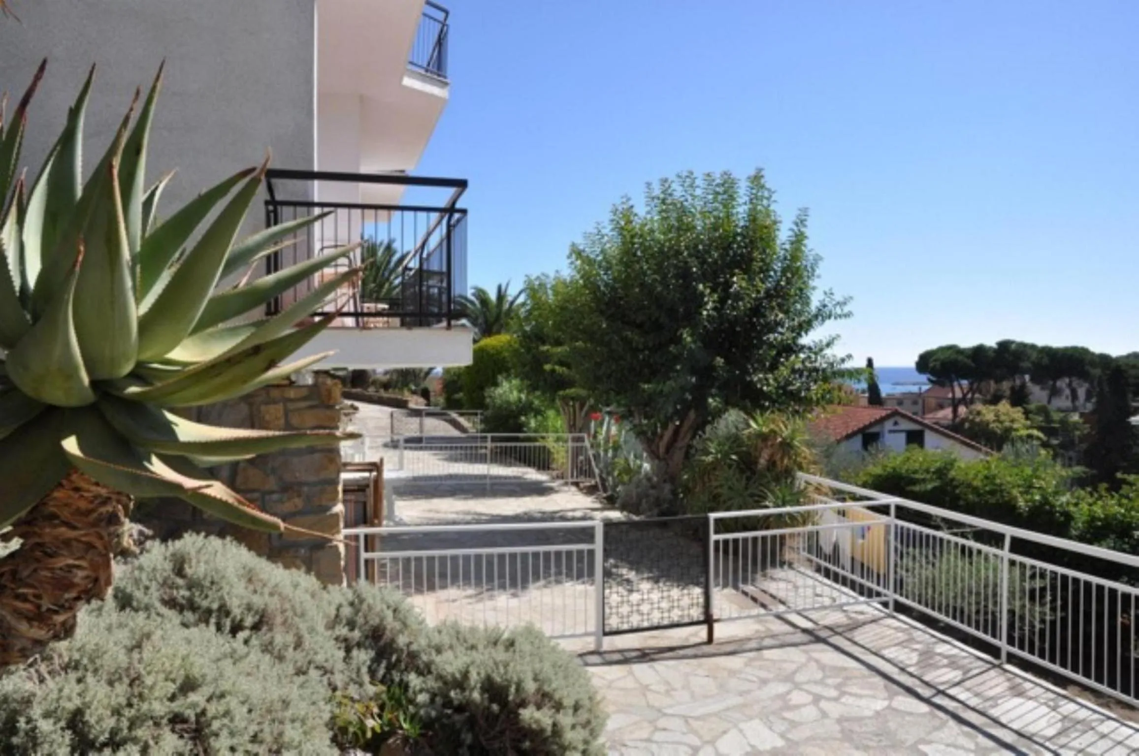 Facade/entrance in Residence La Carruba