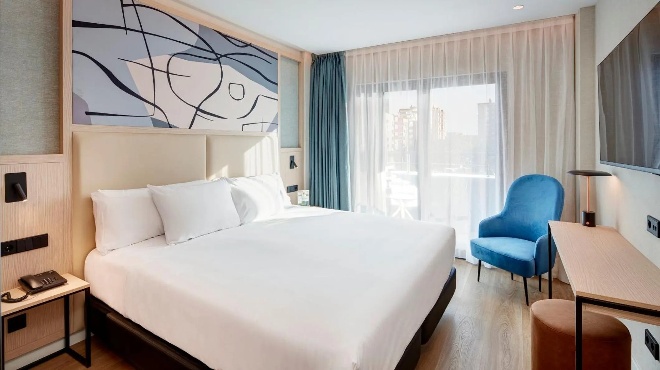 Photo of the whole room, Bed in Sercotel Rosaleda Málaga