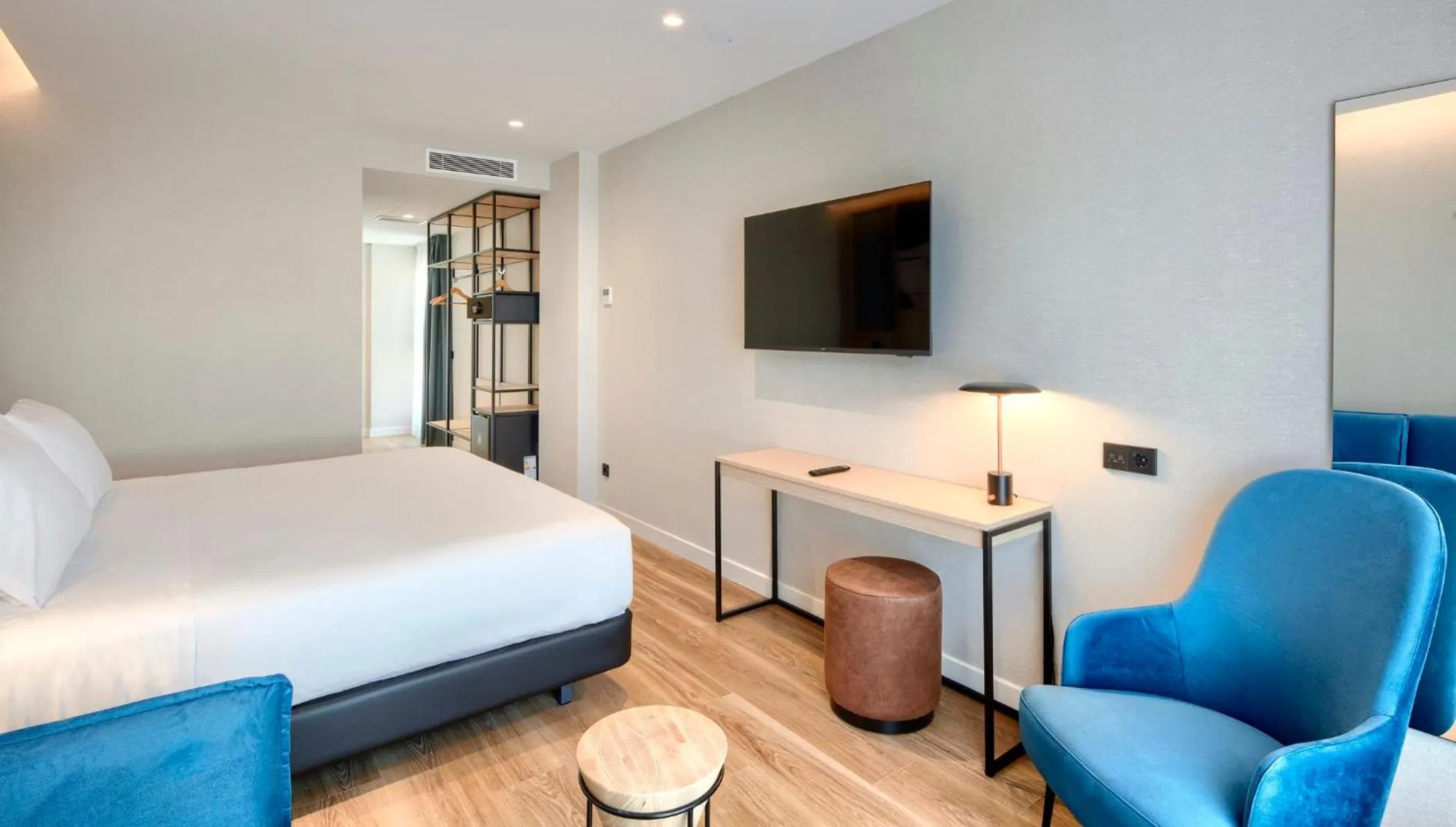 Photo of the whole room, Bed in Sercotel Rosaleda Málaga