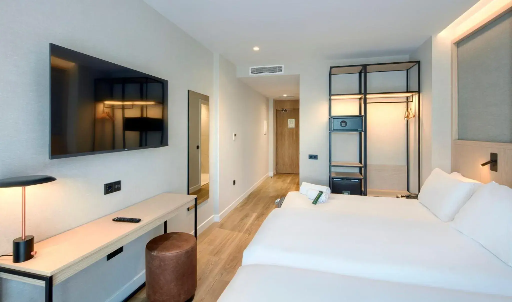 Photo of the whole room, Bed in Sercotel Rosaleda Málaga Photo of the whole room, Bed in Sercotel Rosaleda Málaga