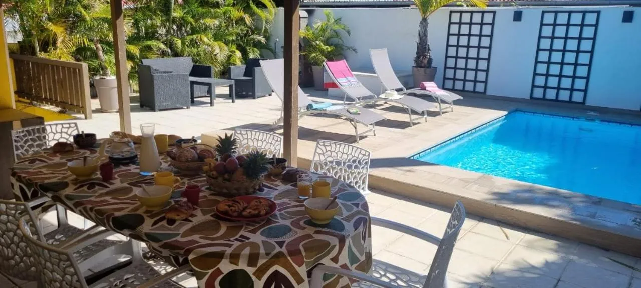 charmante maison avec piscine, idéale famille