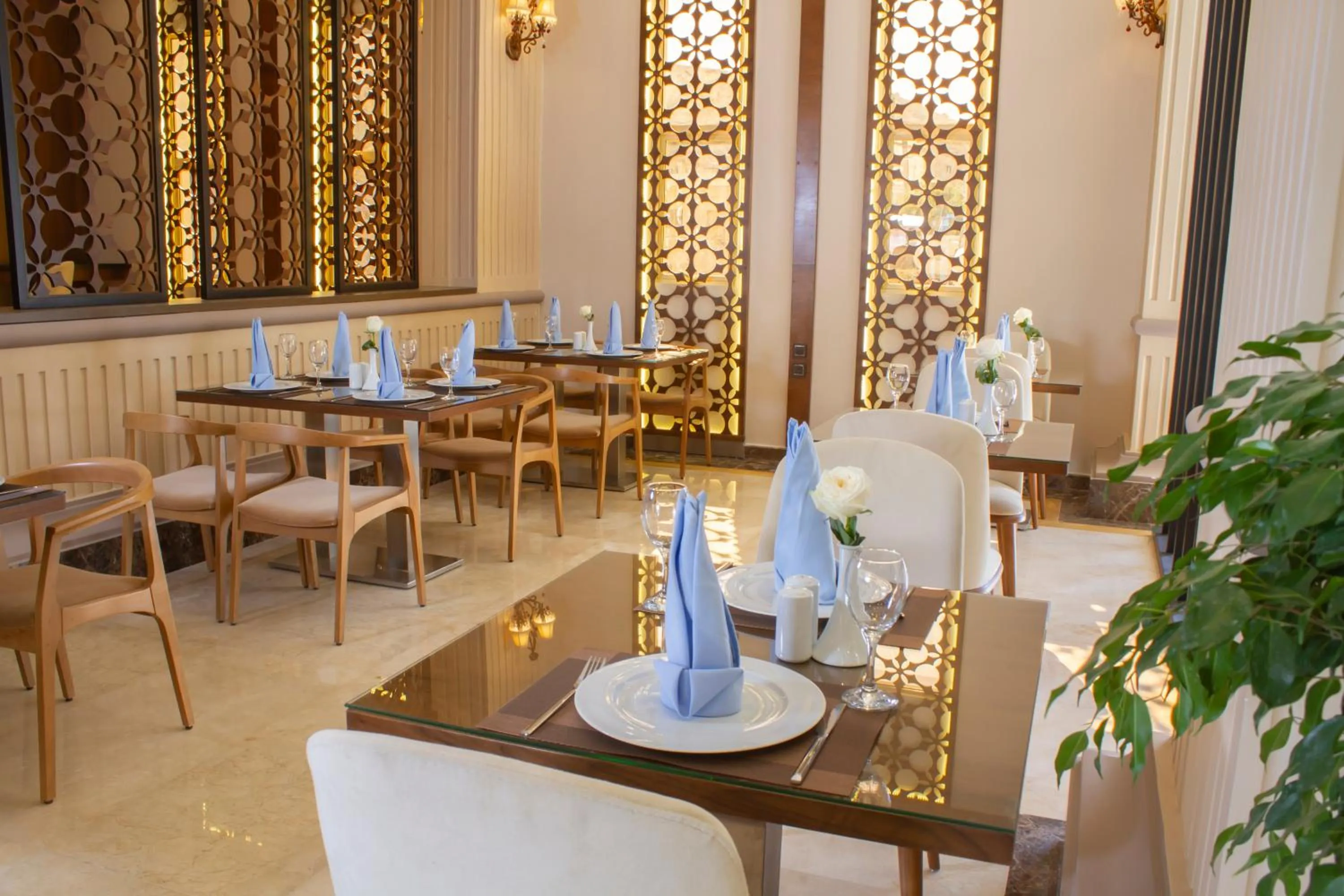 Restaurant/places to eat in Cloud City Hotel