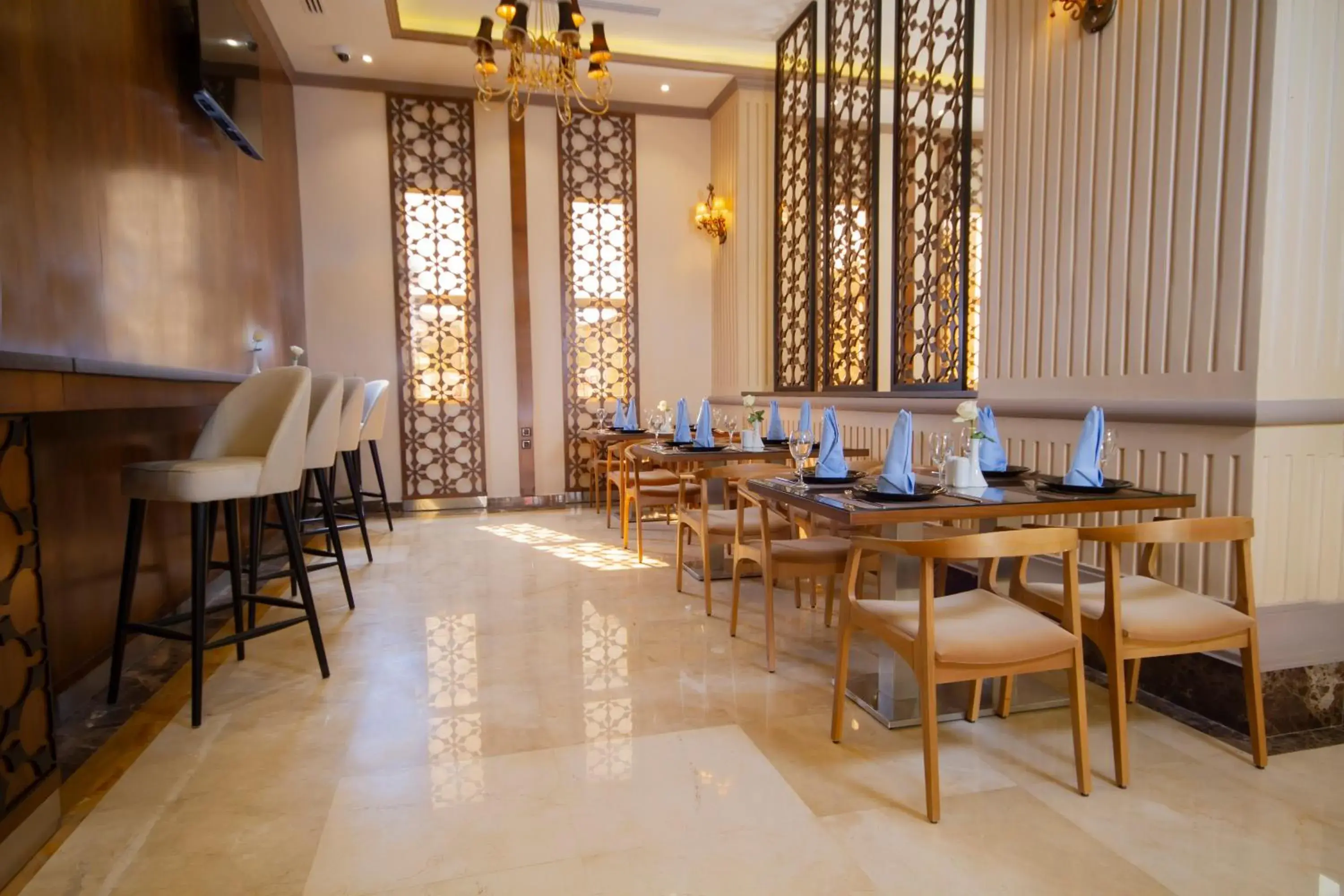 Restaurant/places to eat in Cloud City Hotel Restaurant/places to eat in Cloud City Hotel