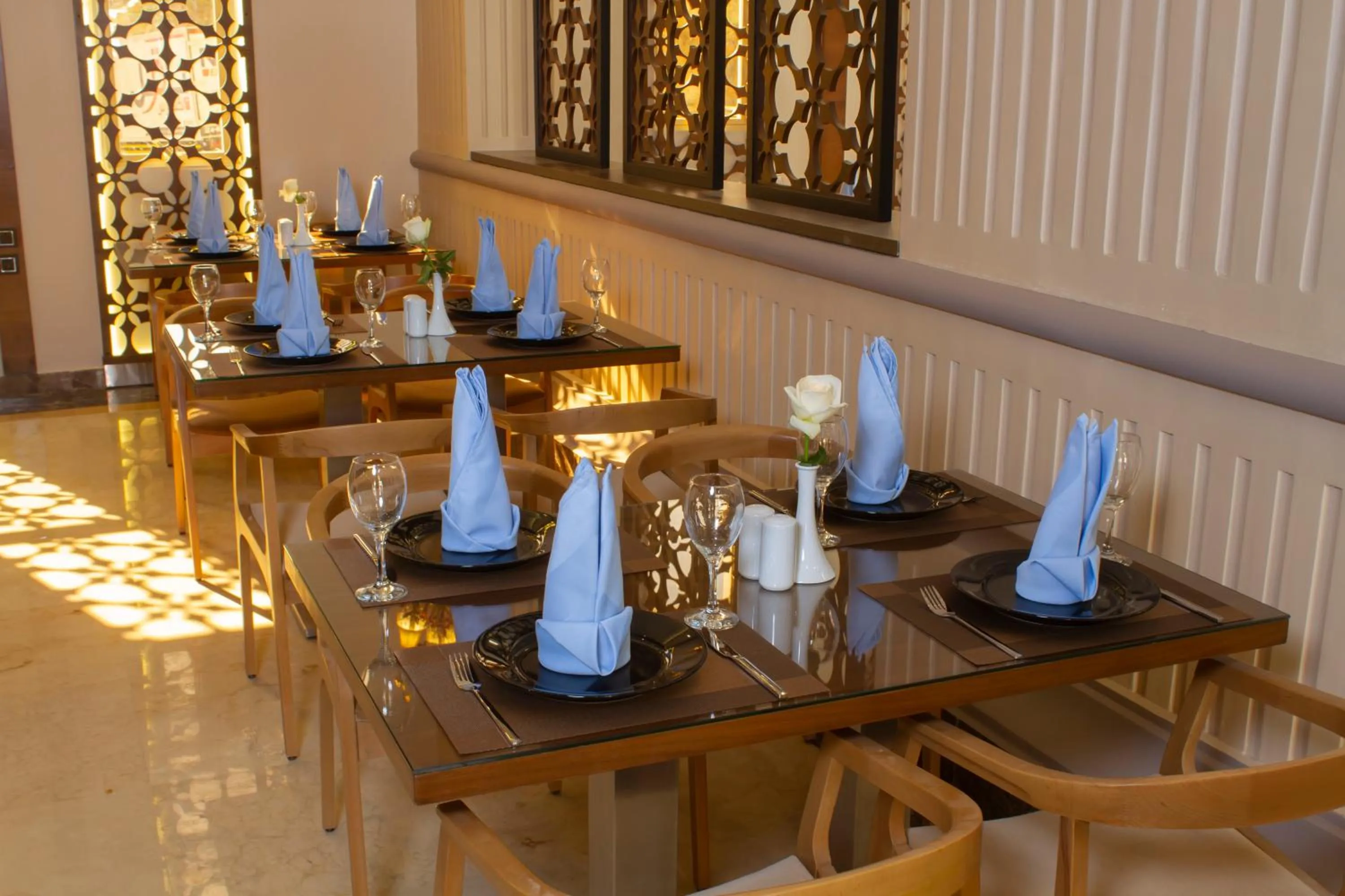 Restaurant/places to eat in Cloud City Hotel