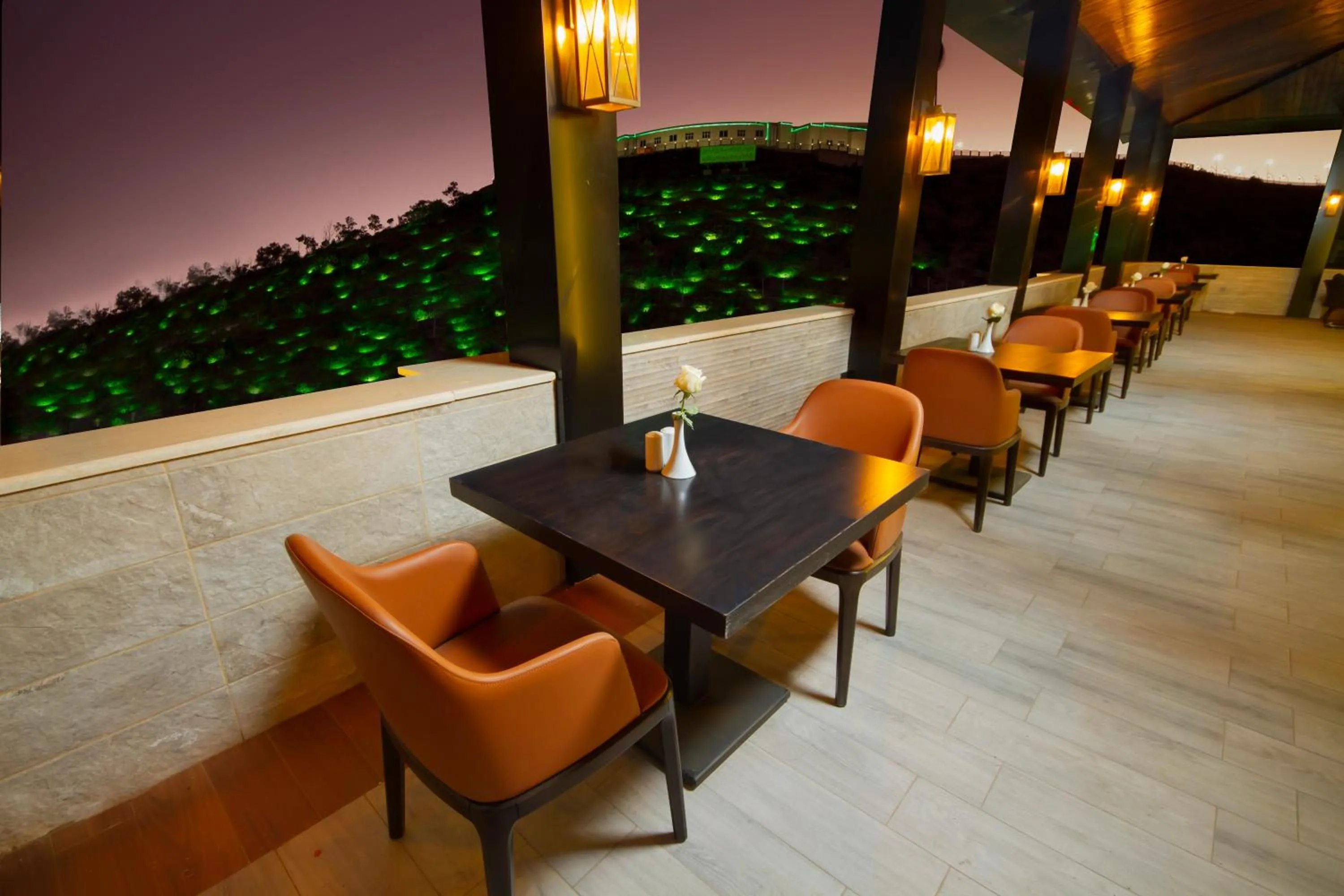 Restaurant/places to eat in Cloud City Hotel