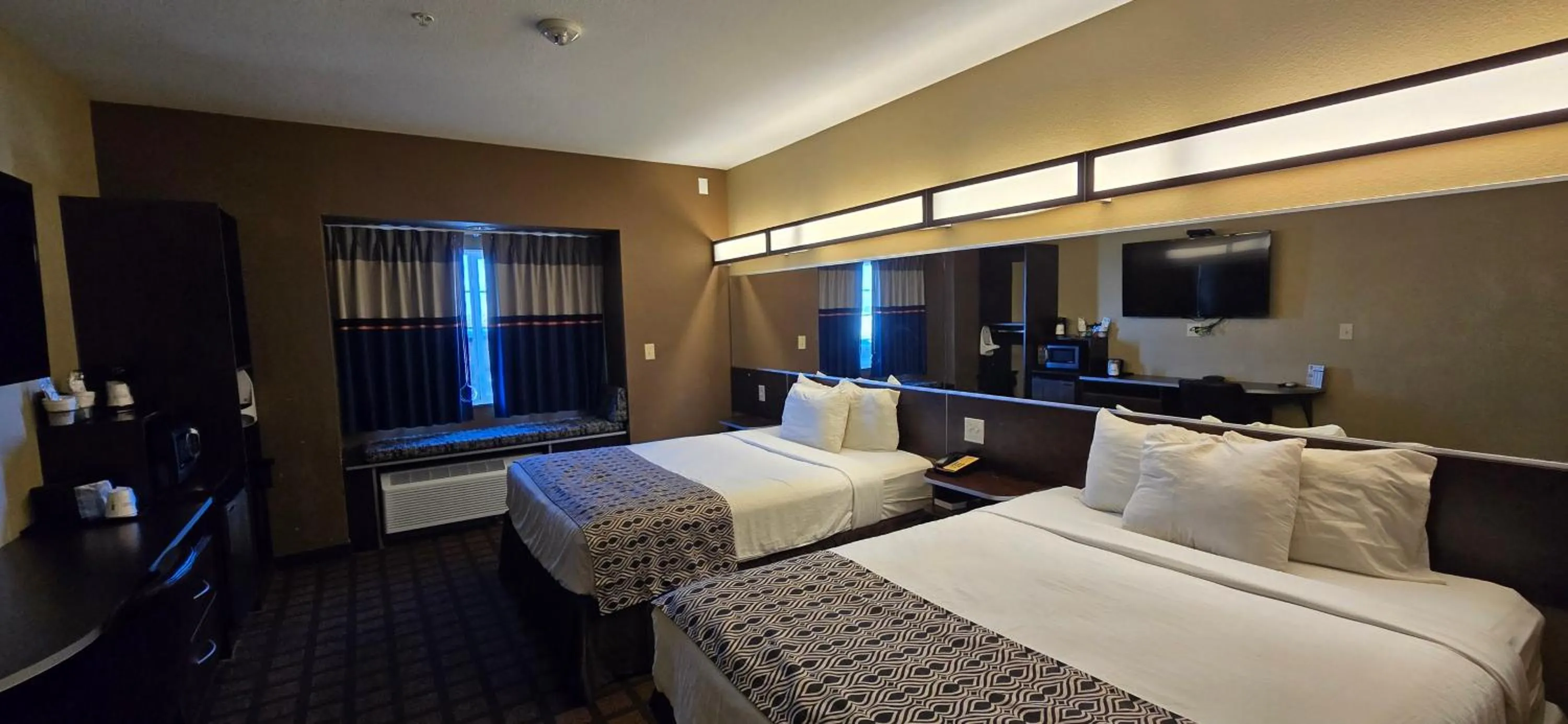 Bed in Microtel Inn & Suites Pleasanton