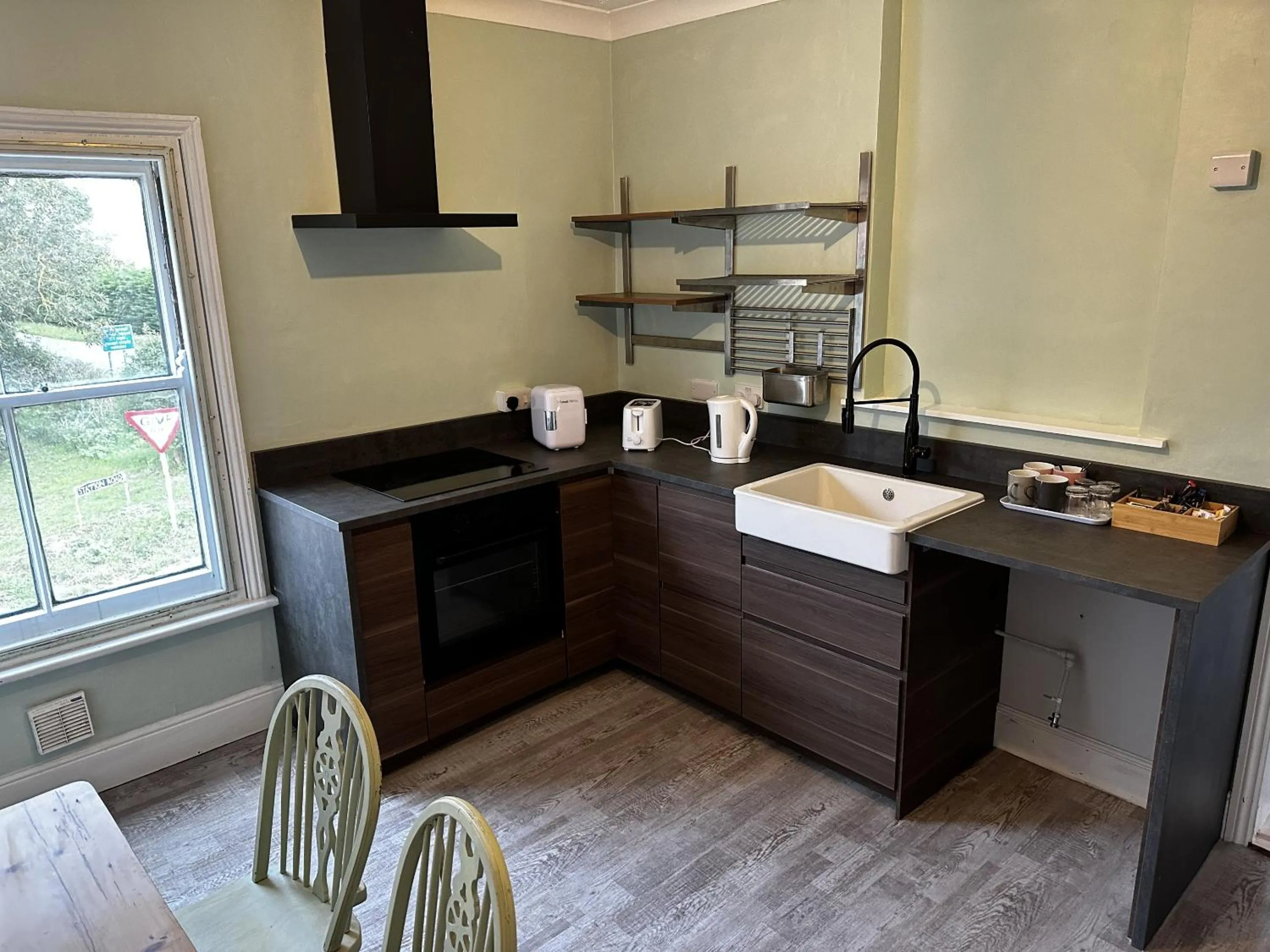 Kitchen or kitchenette in The Dove Inn