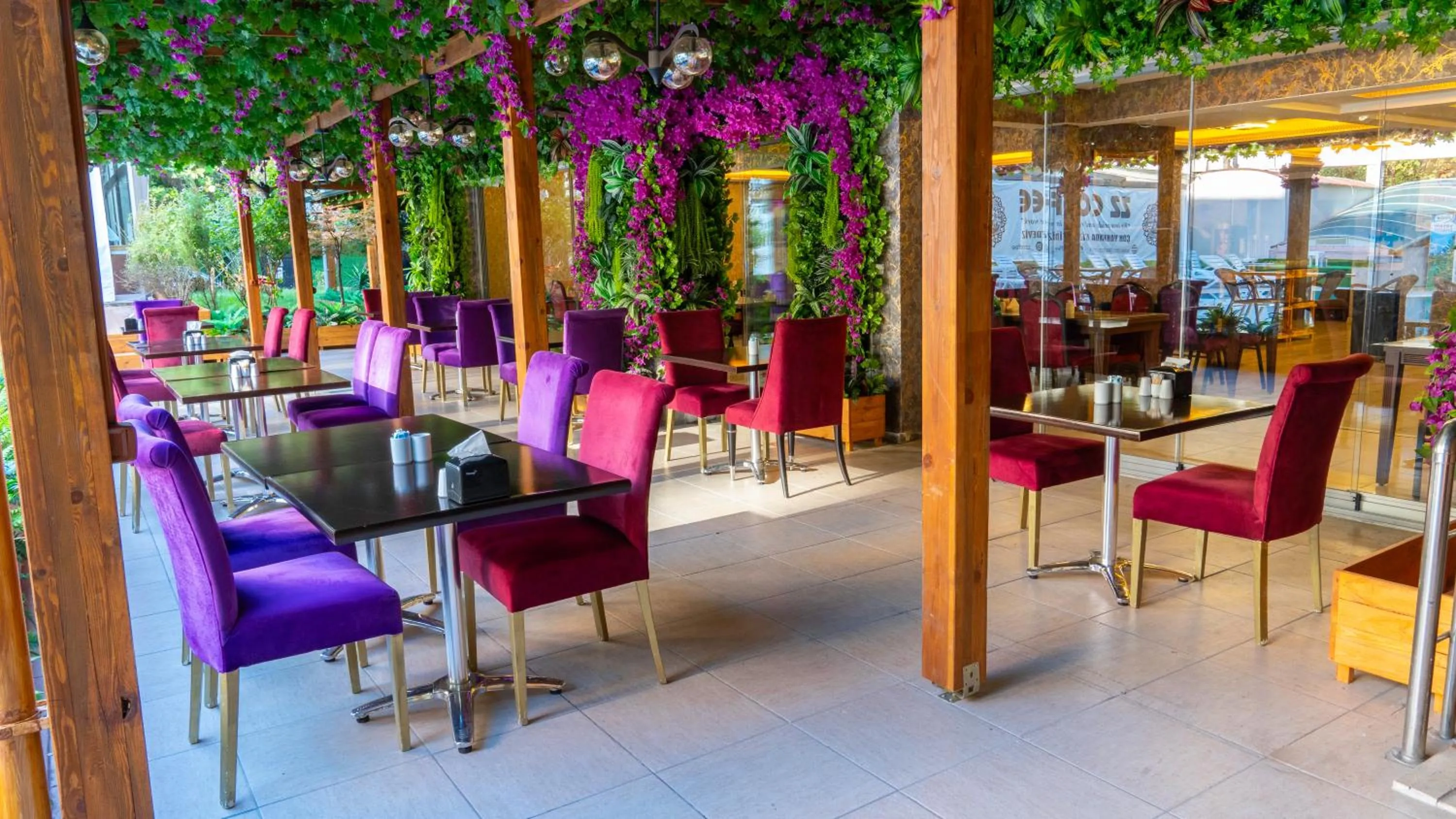 Patio in Gardan Hotel