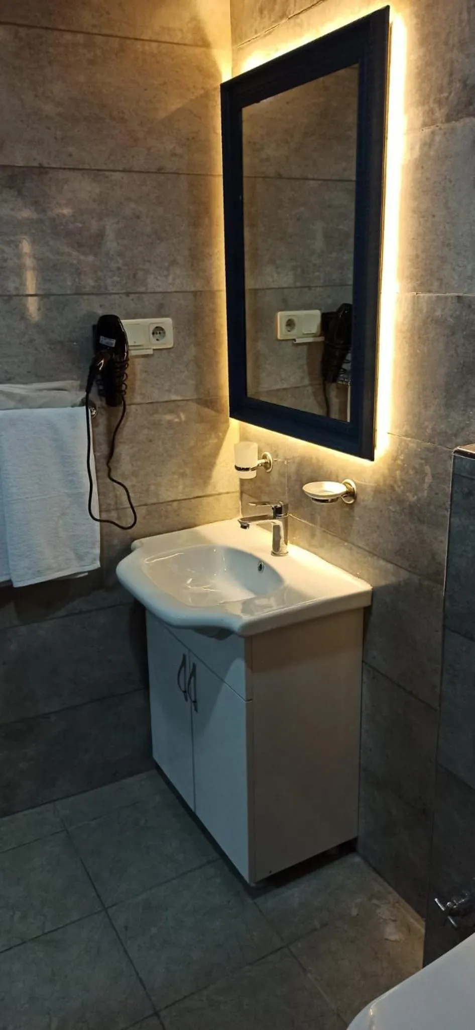 Bathroom in Gardan Hotel