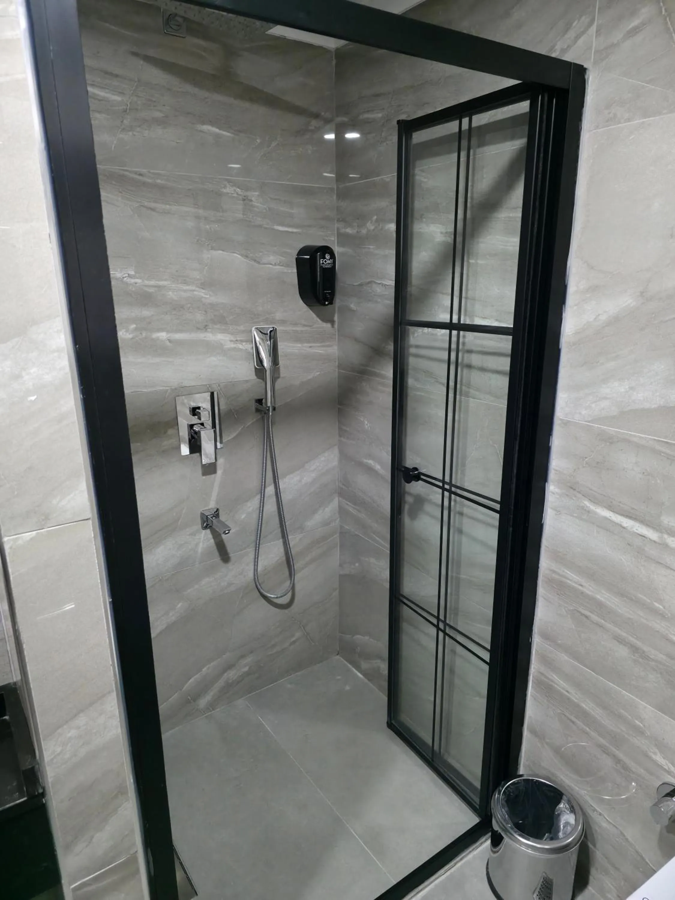 Shower in Gardan Hotel